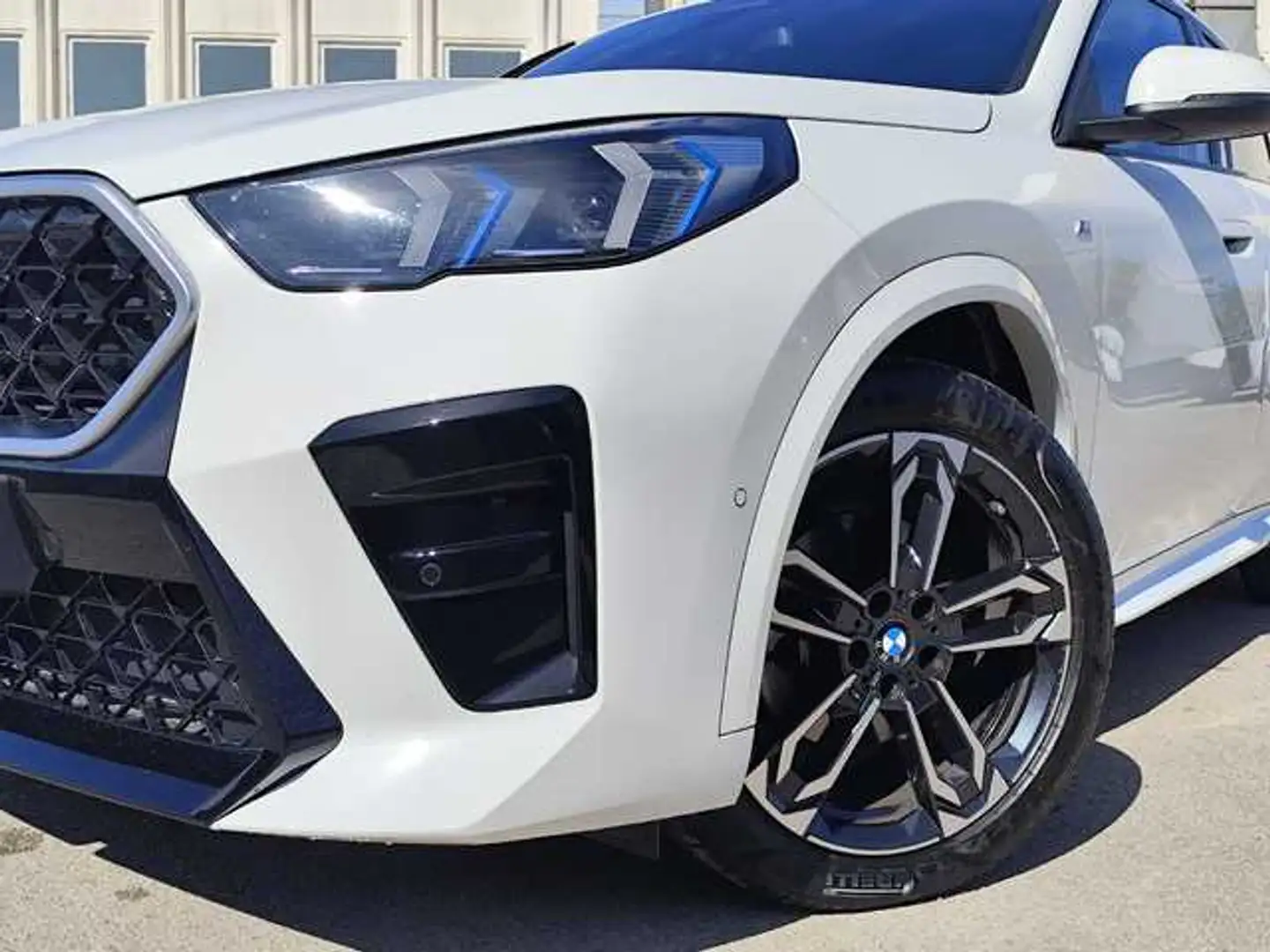 BMW X2 sDrive 18dA Blanc - 2