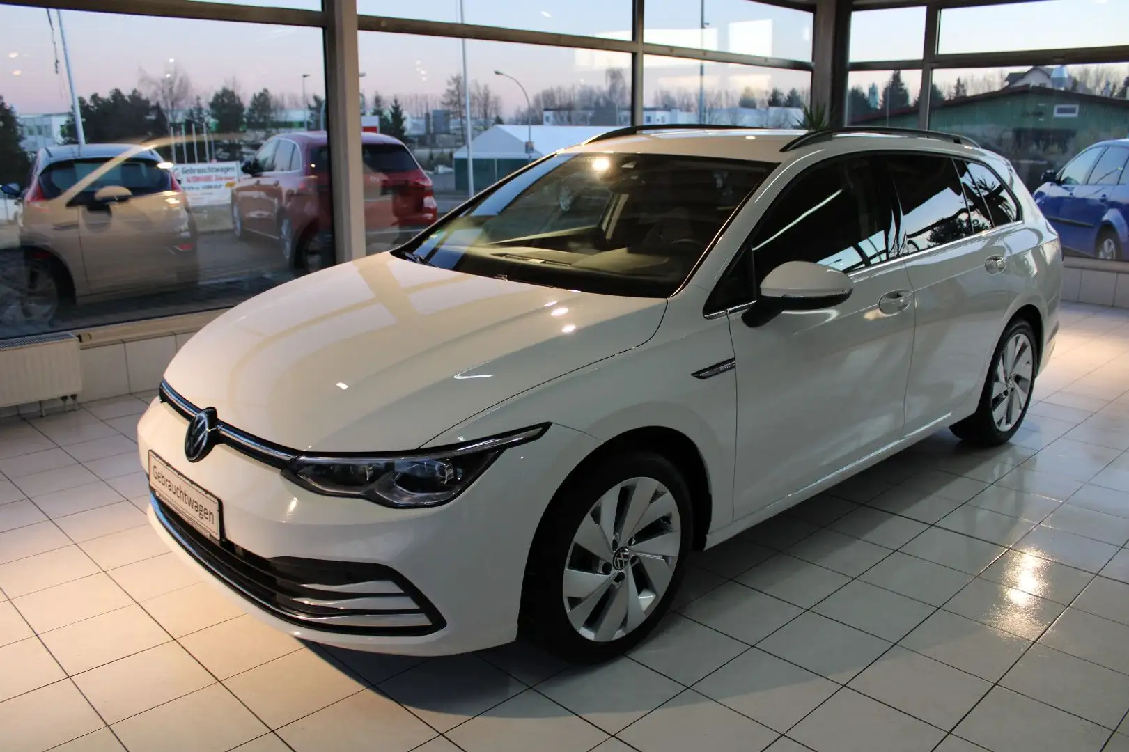 Volkswagen Golf VIII Variant Style LED NAVI LENKRADHEIZUNG Bianco - 1