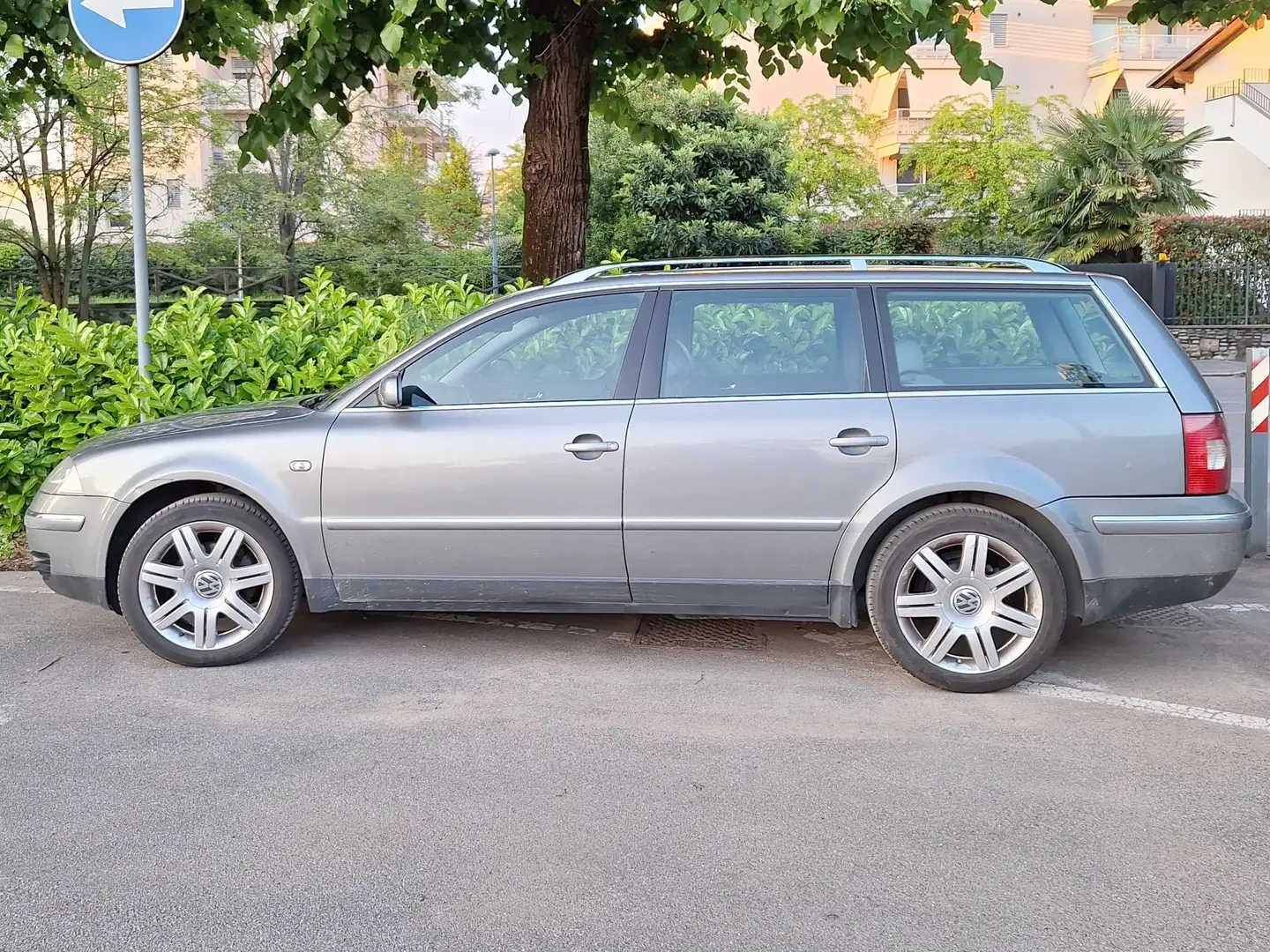 Volkswagen Passat SW 1.9 TDI Highline - automatica - full optional Argento - 2
