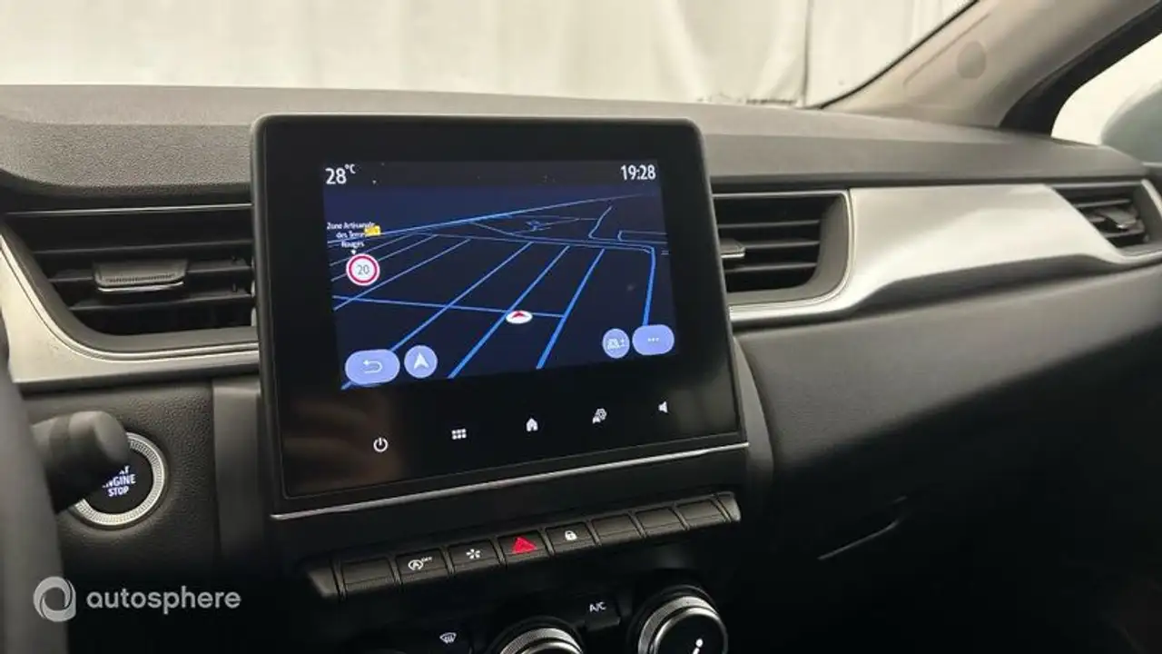 Renault Captur — photo 18