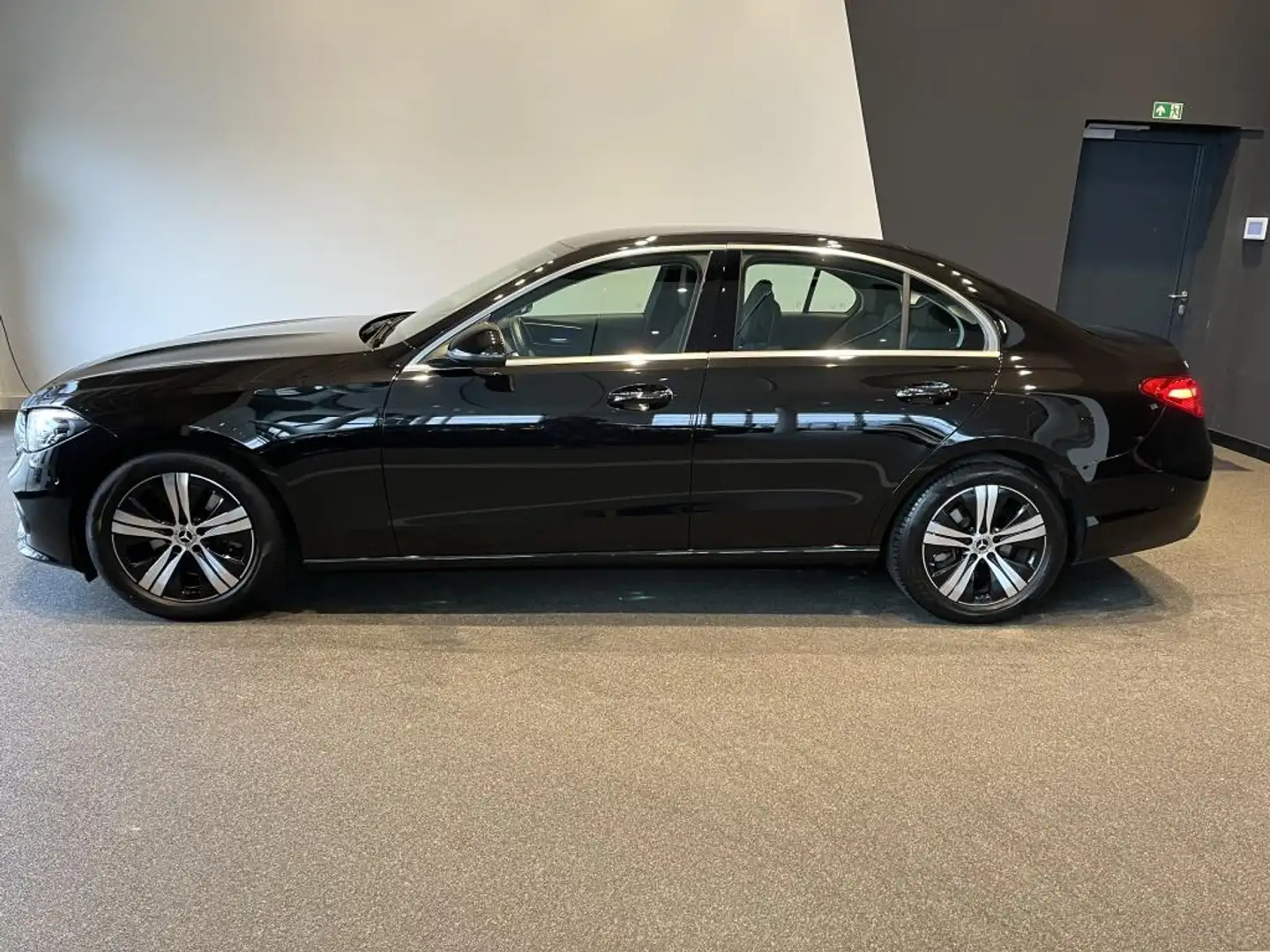 Mercedes-Benz C 220 d +KAMERA+MBUX+Avantgarde+NAVI+AHK+AUT+SHZ Fekete - 2