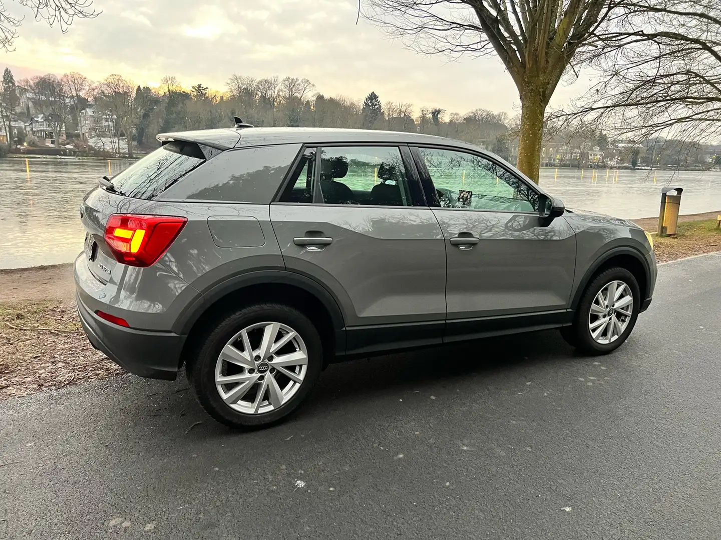 Audi Q2 30 TFSI S tronic (EU6d-TEMP) Grijs - 2