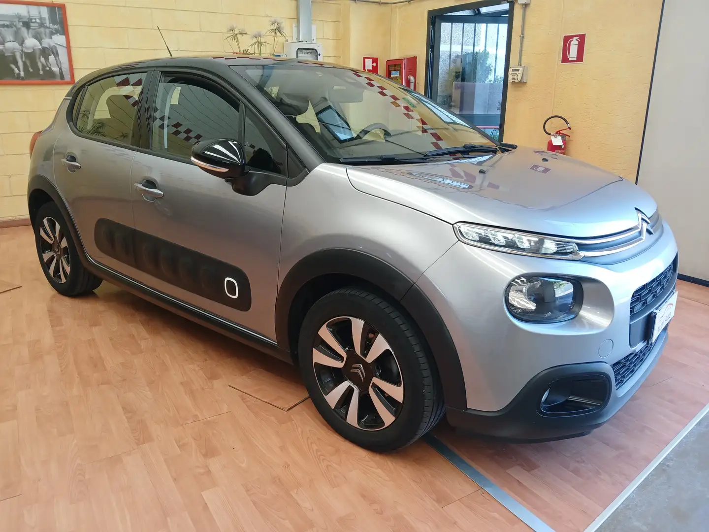 Citroen C3 C3 III 2017 1.2 puretech Shine s Grigio - 2