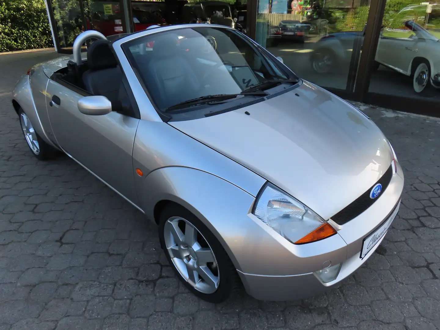 Ford Streetka 1.6 8V Elegance *Hardtop*HU neu*Leder*nur 108 TKM* Stříbrná - 1
