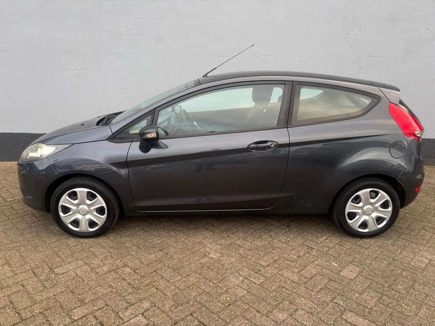 Ford Fiesta 1.25 Limited - Airco - Trekhaak Grijs - 2