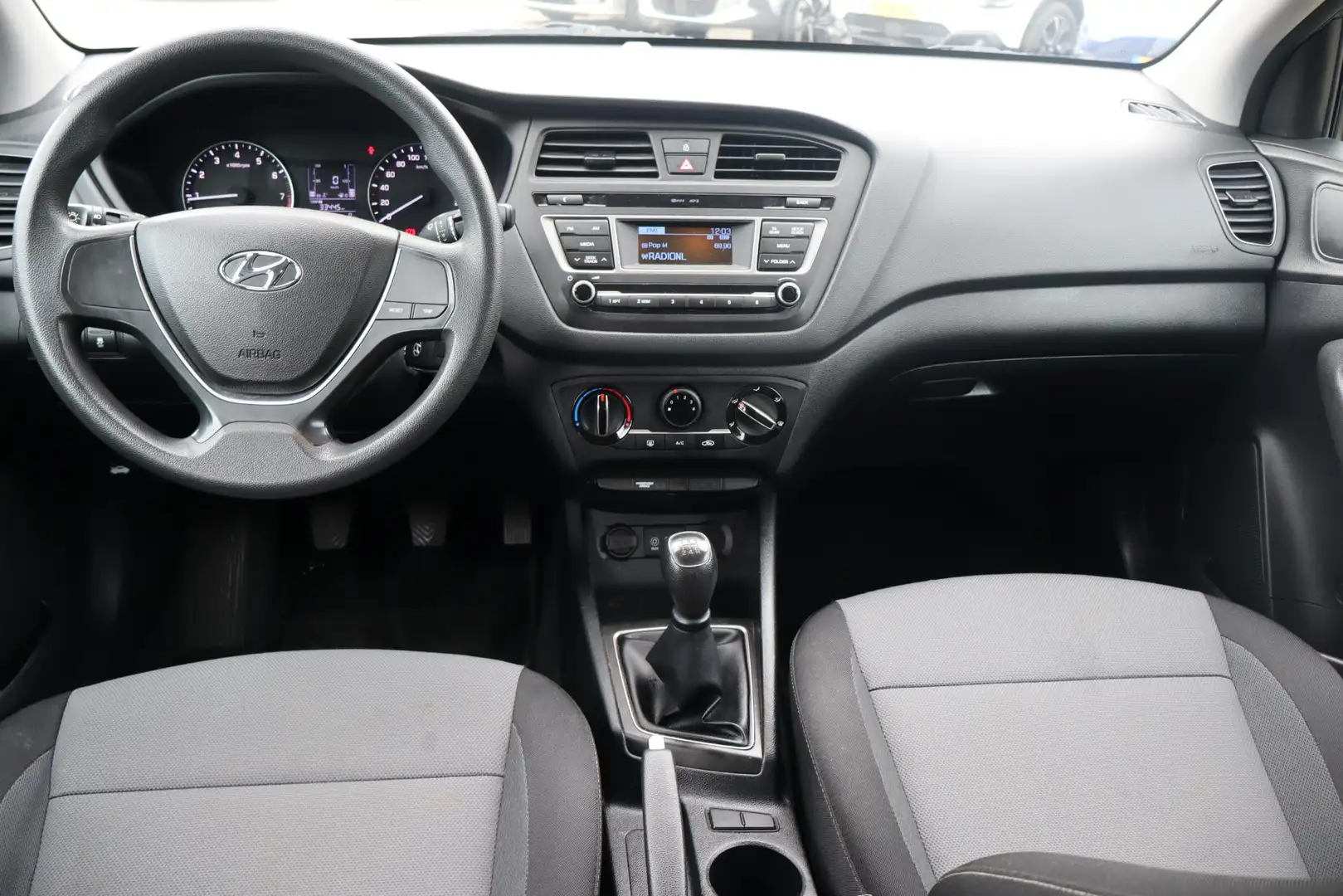Hyundai i20 1.2 HP i-Motion Airco, Radio cd speler, Elektrisch Grijs - 2