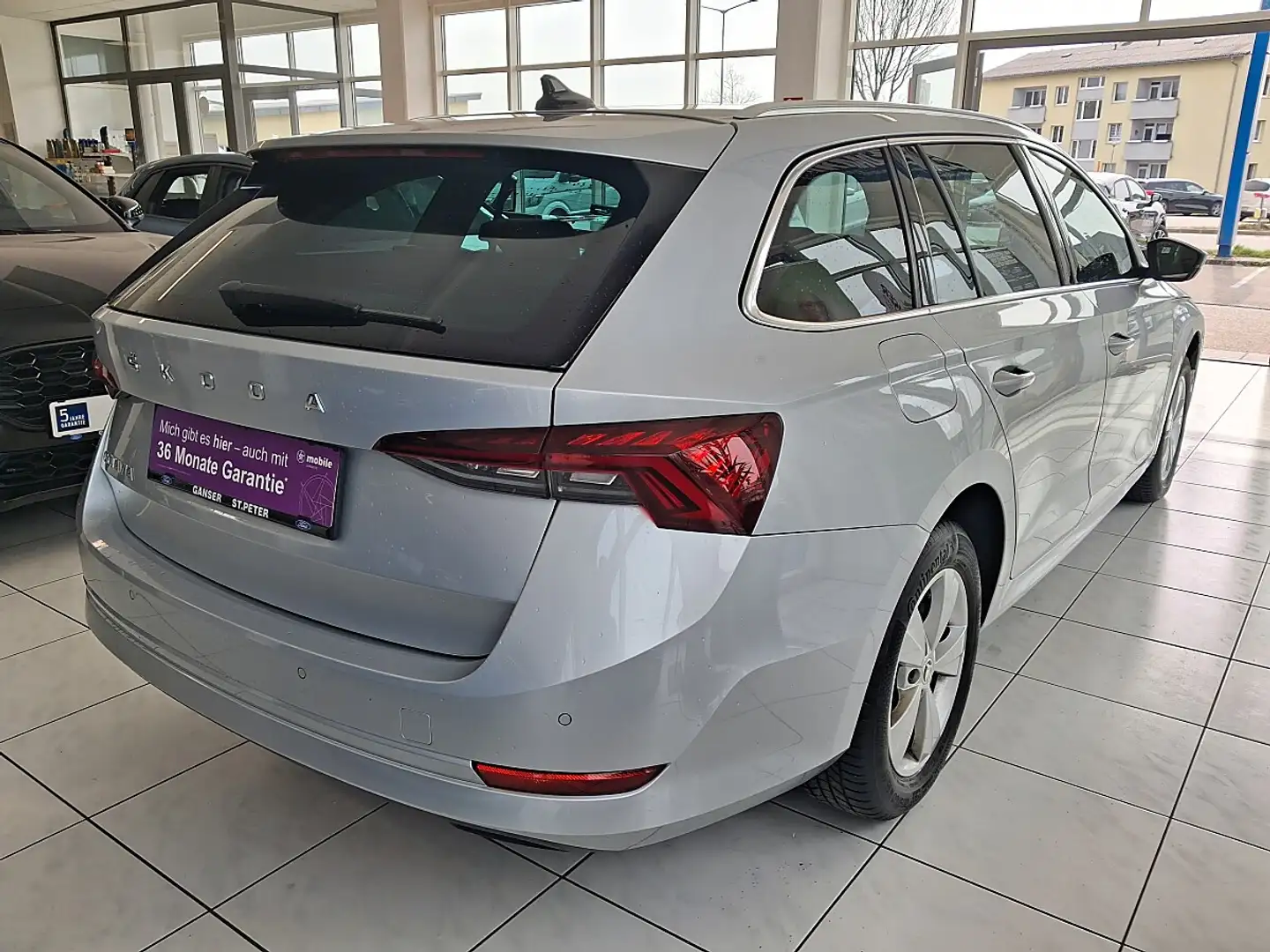 Skoda Octavia Combi 2,0 TDI Ambition DSG Silber - 2