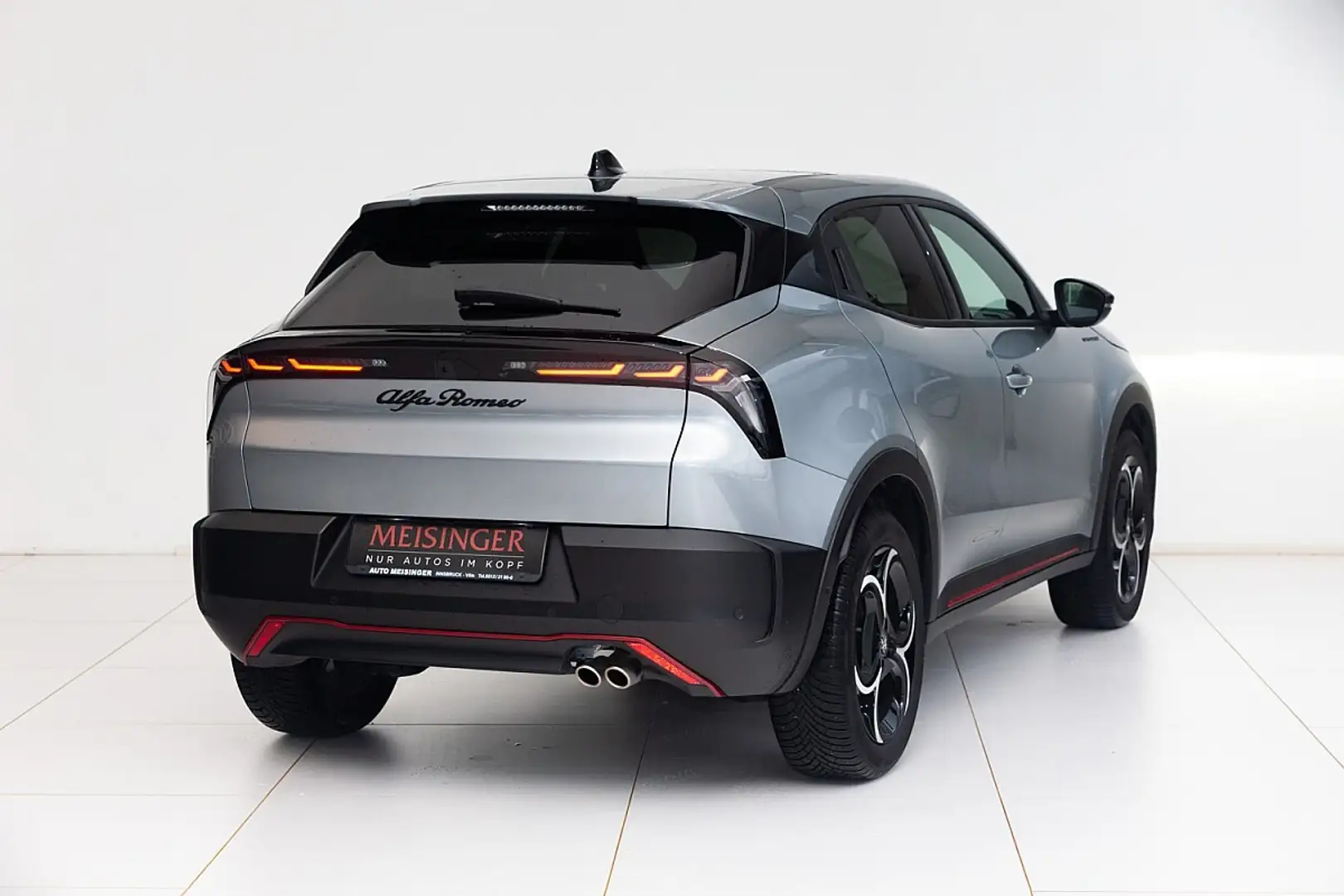 Alfa Romeo Junior Ibrida Speciale 1.2 MHEV e-DCT6 Grau - 2