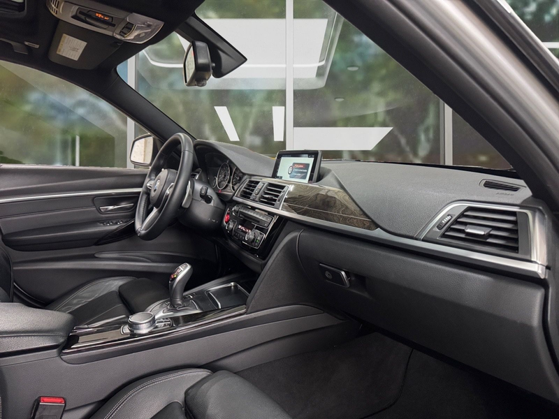 BMW 330 i Limousine xDrive M Sport Edition Aut — photo 10