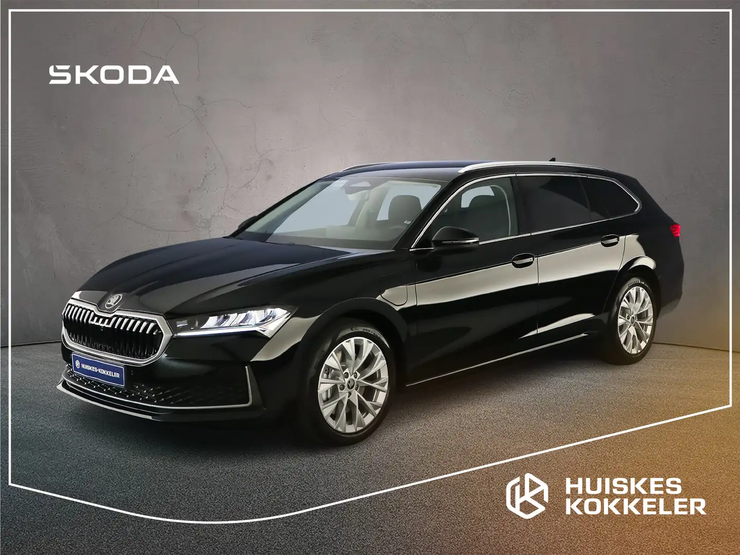 Skoda Superb Combi 1.5 TSI iV 204pk Business Edition €2.000,- i Zwart - 1