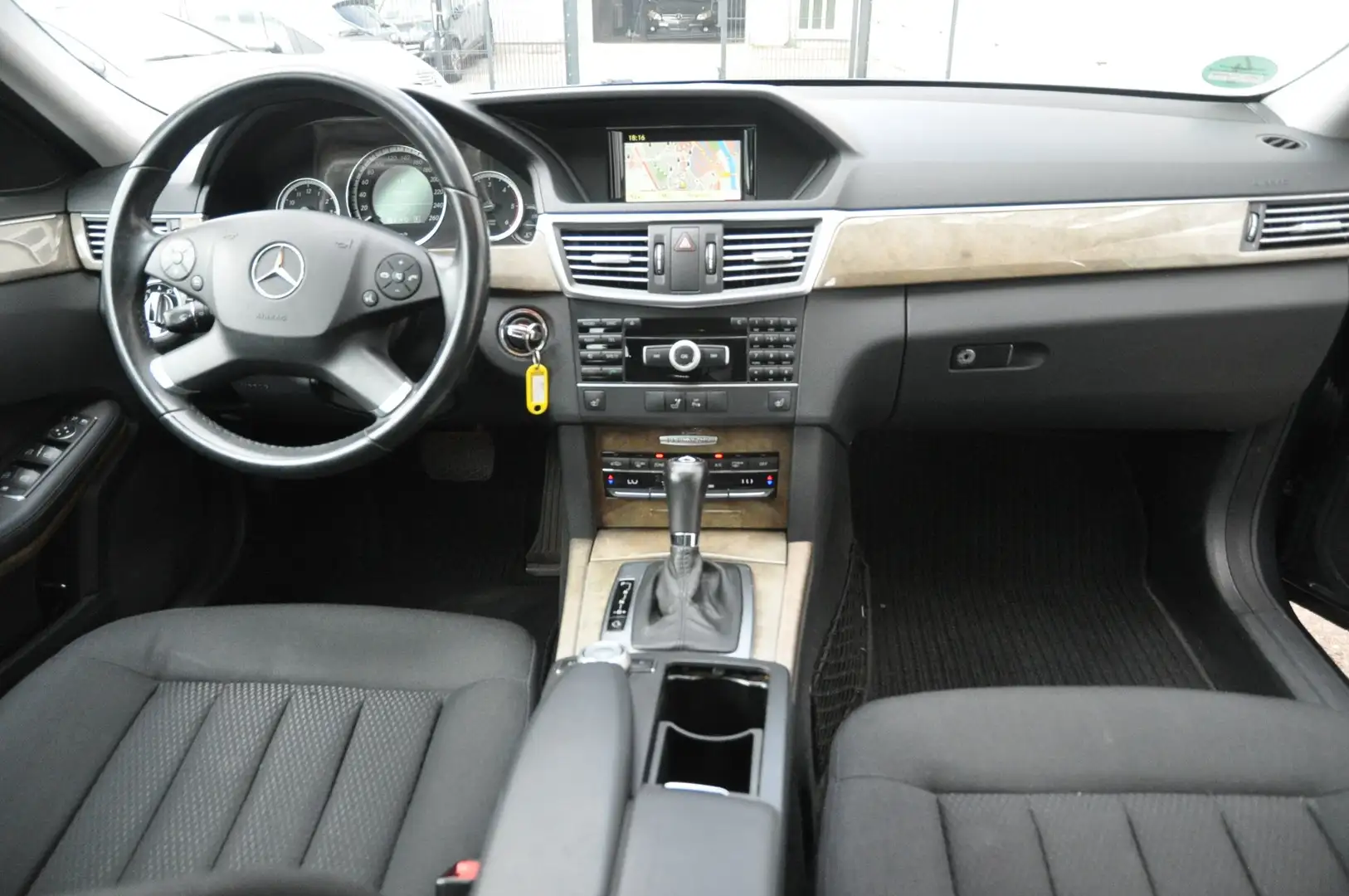 Mercedes-Benz E 220 T CDI DPF BlueEFFICIENCY Automatik Elegance*ESSD* Grau - 2