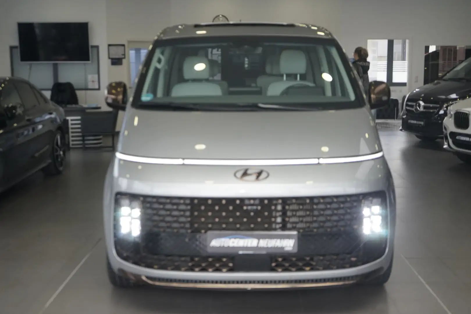 Hyundai STARIA Signature 4WD+360°Kamera+TOT WINKEL+PANO Argent - 2