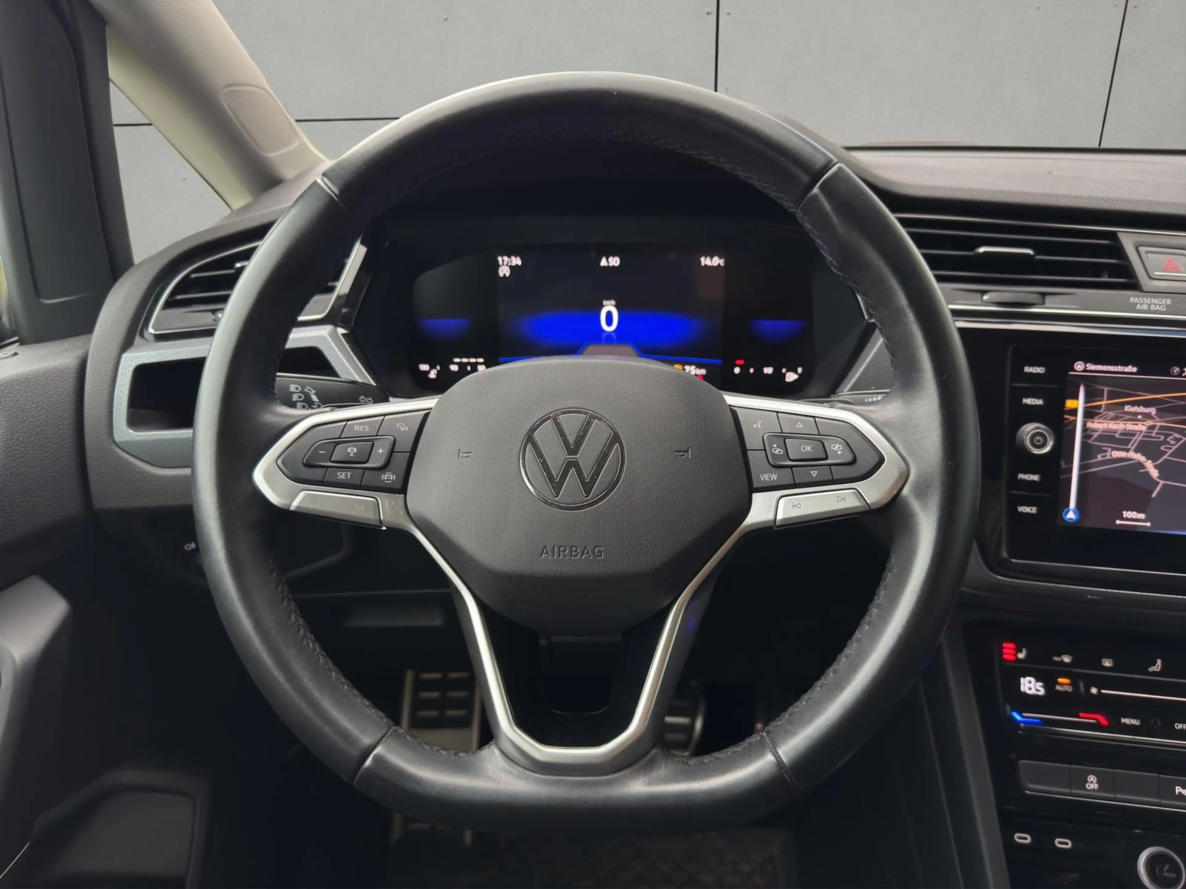 Volkswagen Touran Active 1.5 TSI DSG 7-Sitze Navi ACC SHZ — photo 23