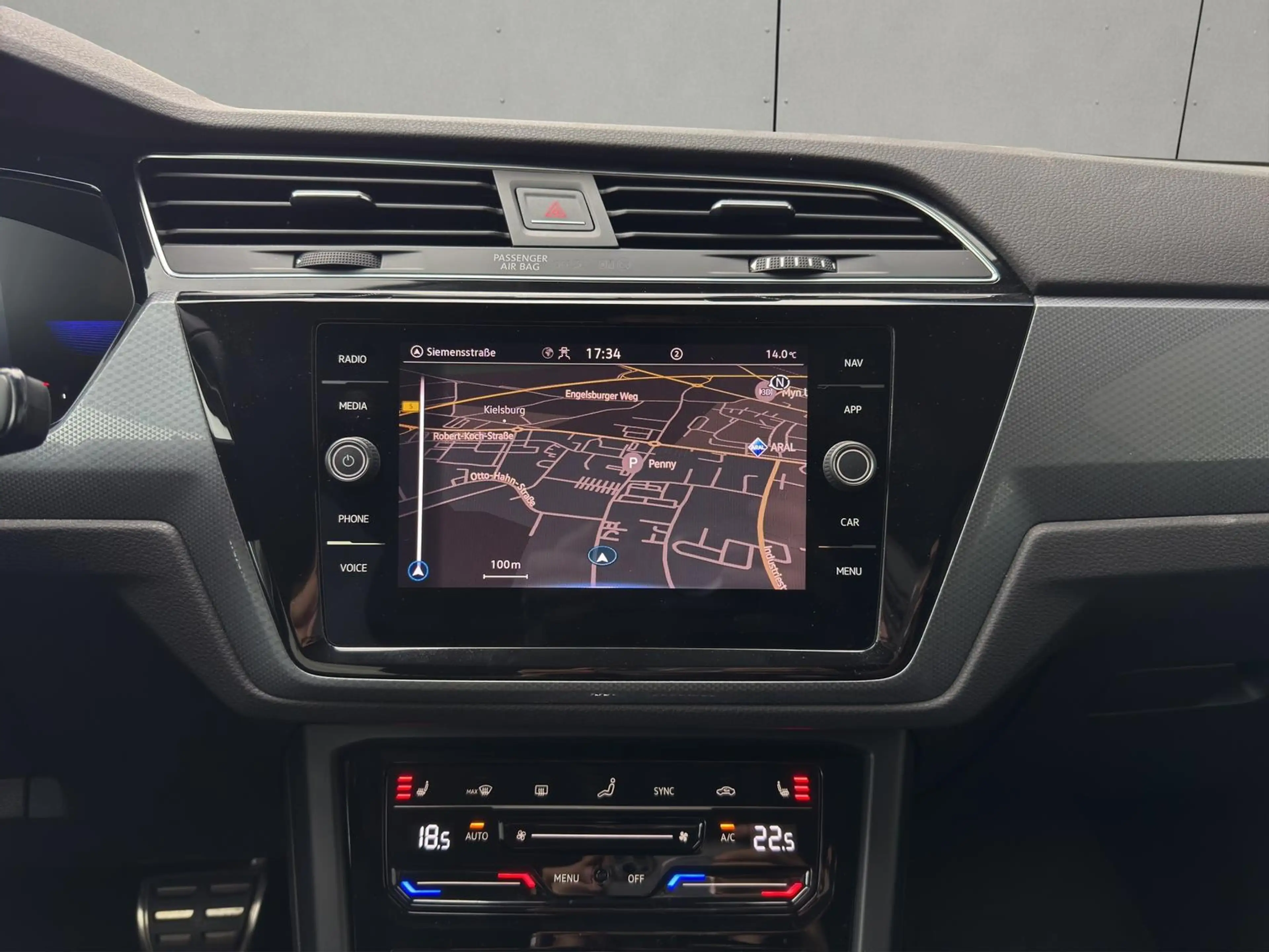 Volkswagen Touran Active 1.5 TSI DSG 7-Sitze Navi ACC SHZ — photo 20