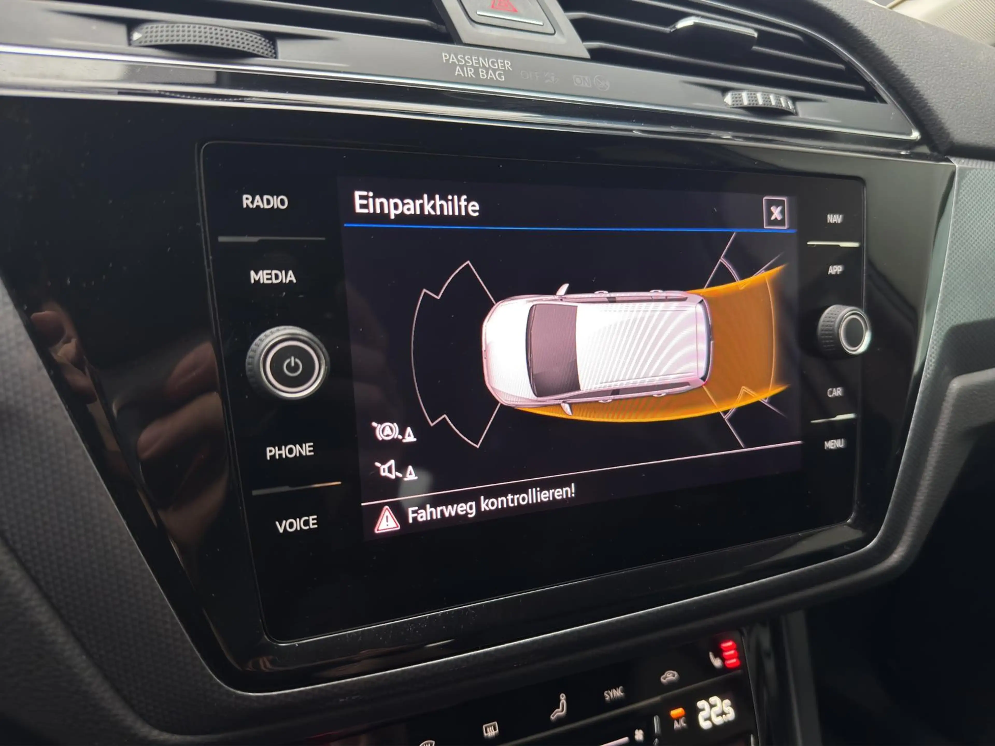 Volkswagen Touran Active 1.5 TSI DSG 7-Sitze Navi ACC SHZ — photo 30