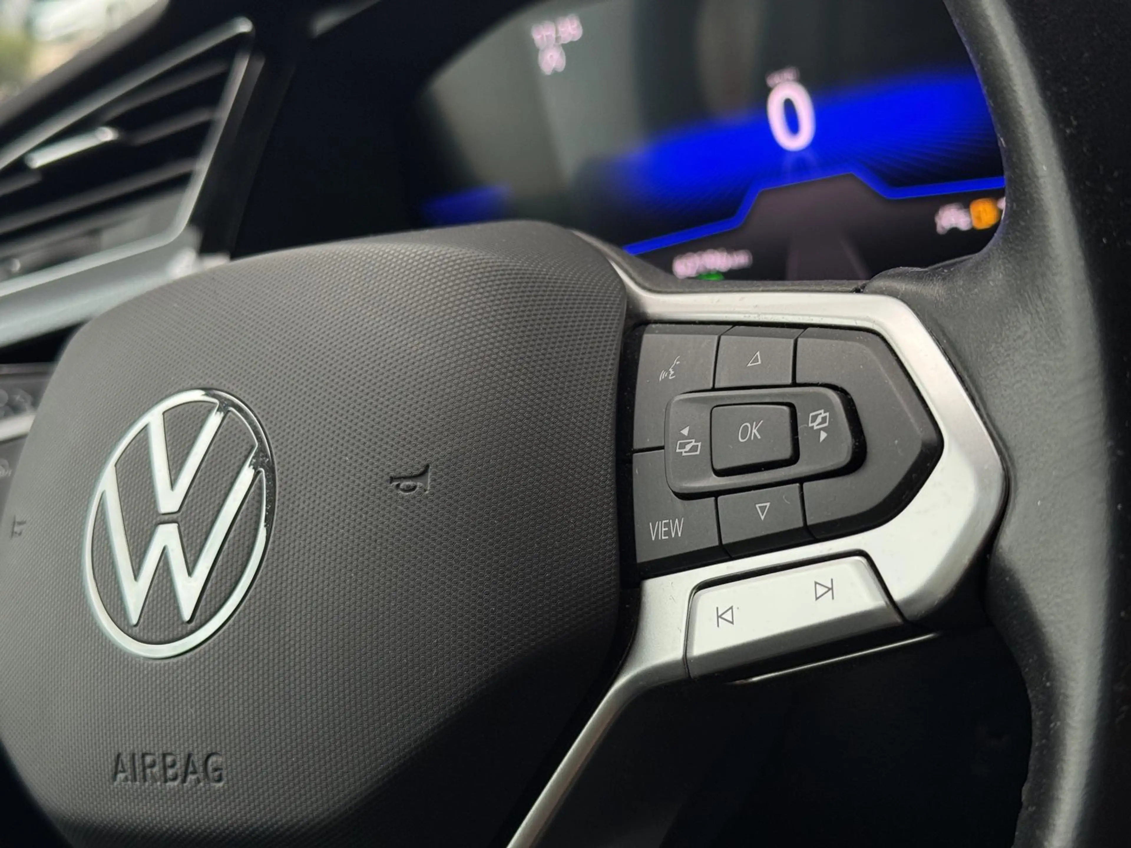 Volkswagen Touran Active 1.5 TSI DSG 7-Sitze Navi ACC SHZ — photo 27