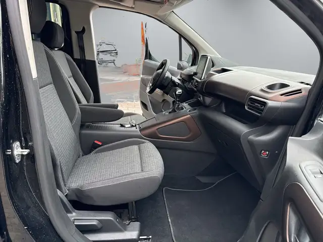 Peugeot Rifter view 13