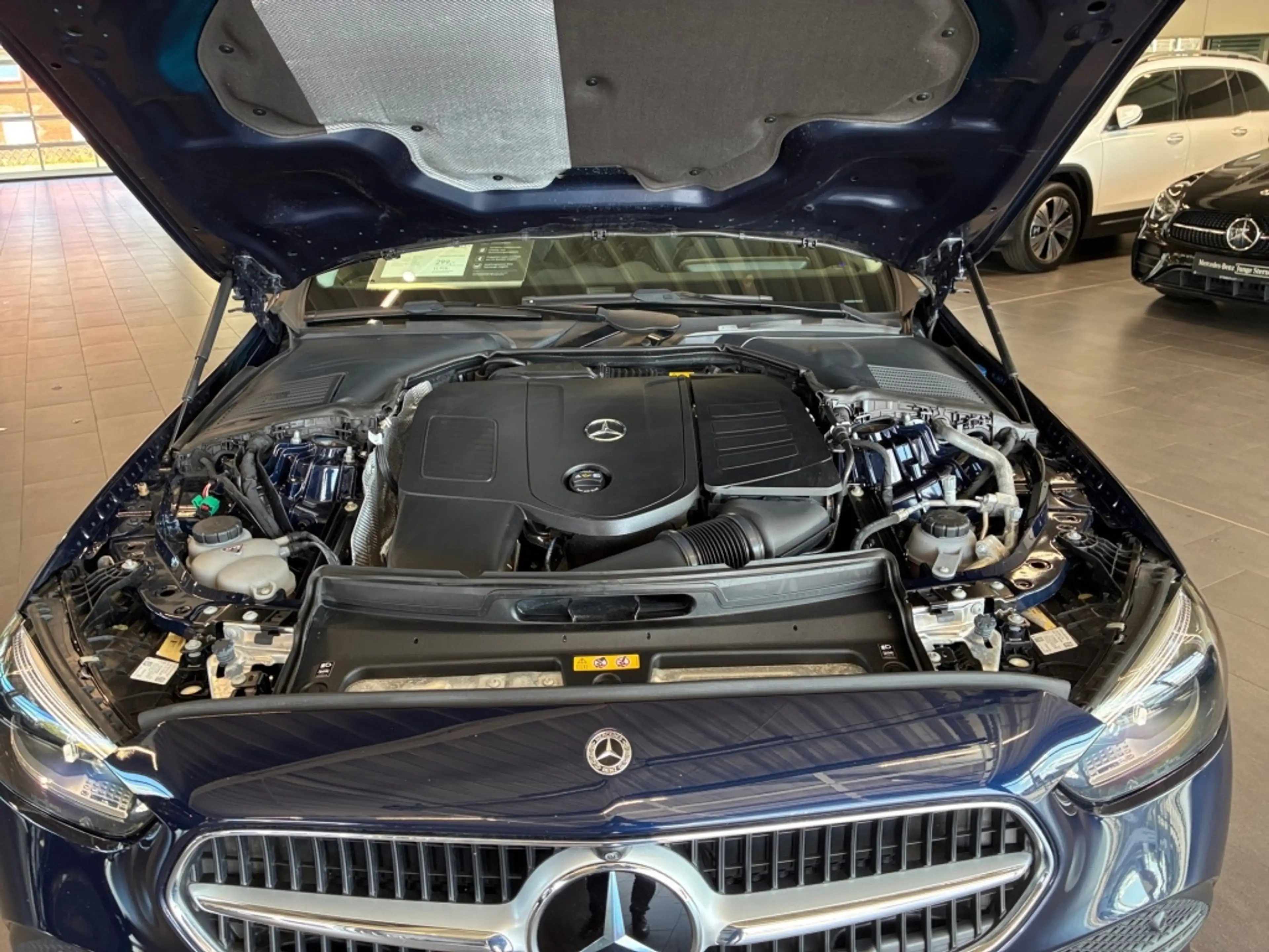 Mercedes-Benz C 300 e T AVANTGARDE+360°+LED+AMBI+TOTW+DIST+AHK — photo 13