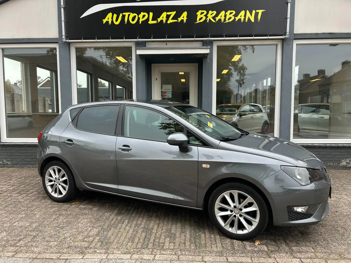 SEAT Ibiza SC 1.2 TSI FR / CLIMAT / CRUISE / PDC Gris - 2