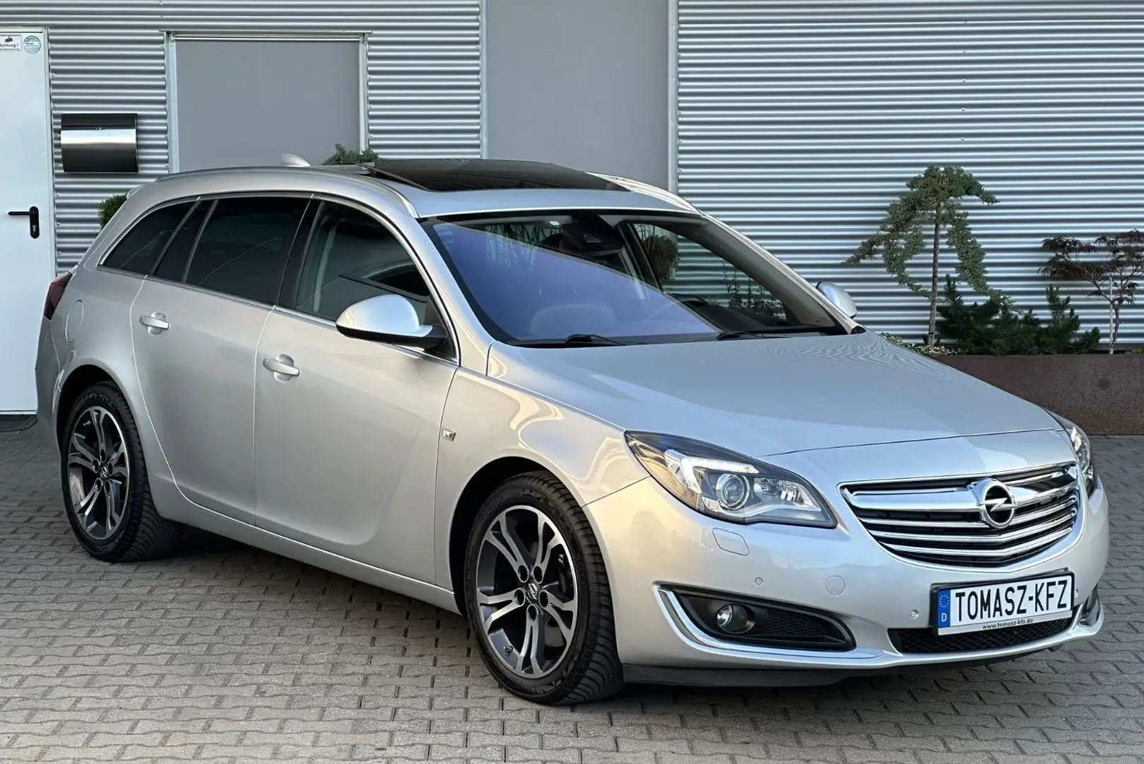 Opel Insignia A ST 2.0T Autom. Innov*Leder*Navi*Xenon Argent - 1