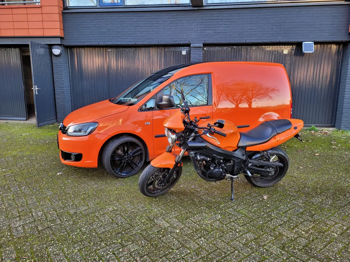 Triumph Speed Four Oranje - 1