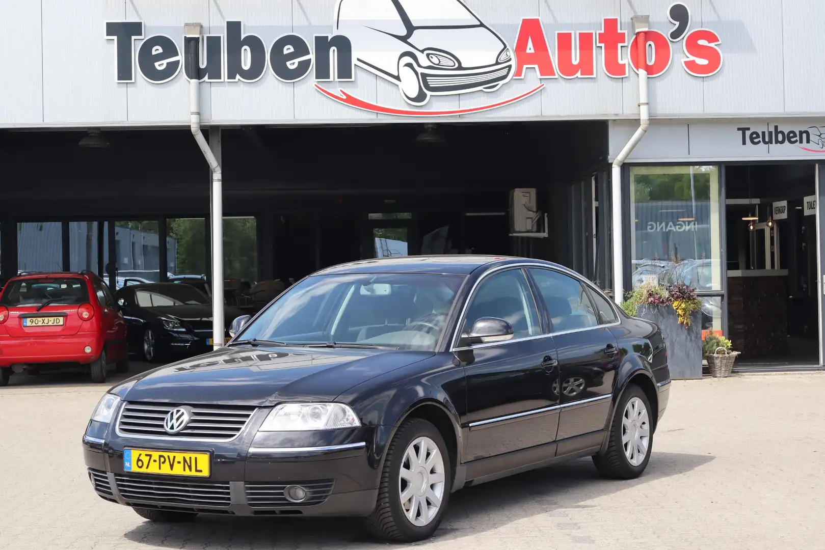 Volkswagen Passat 1.6 Turijn Climate control, Trekhaak, Elektrische Zwart - 1
