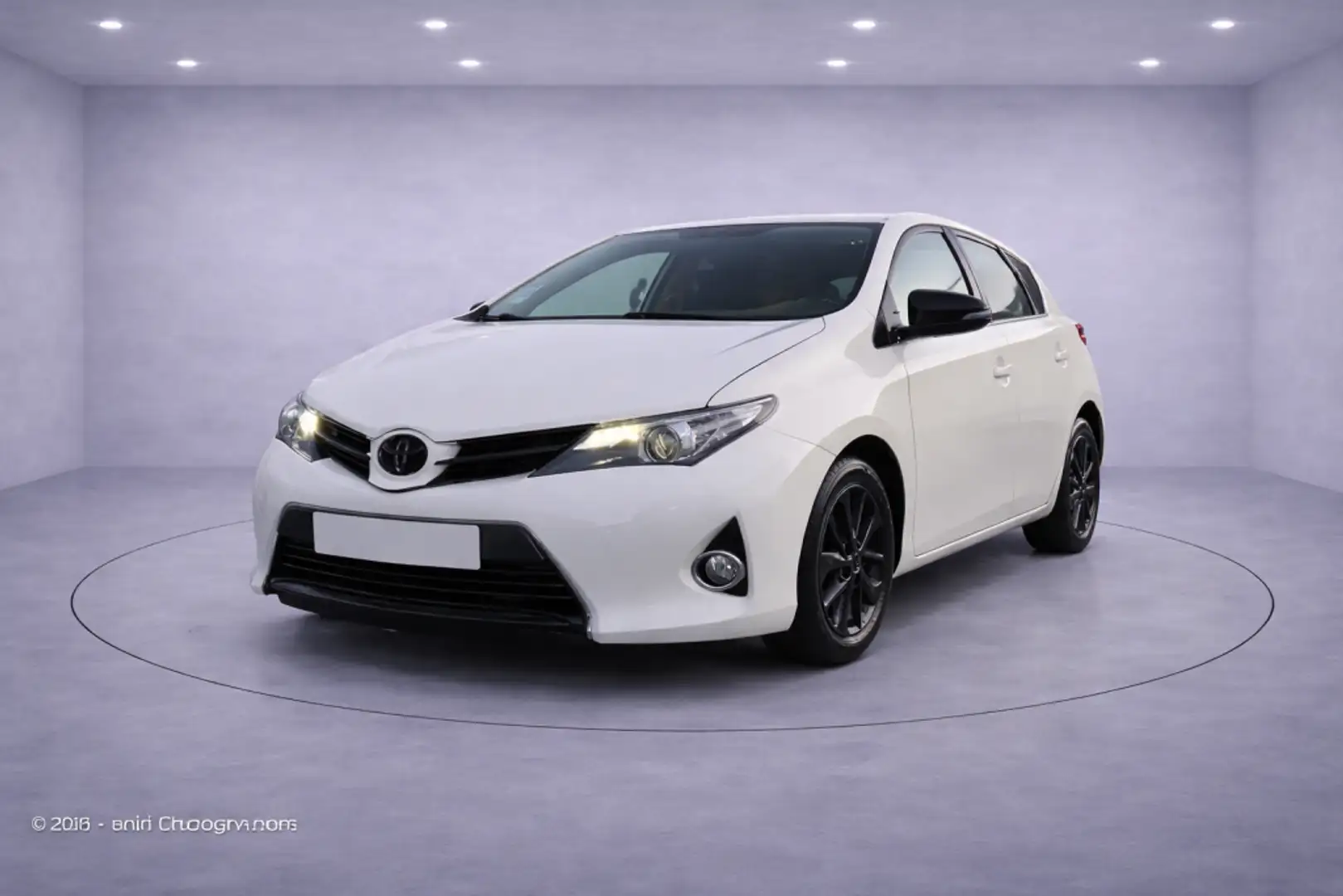 Toyota Auris Berlina Manual de 5 Puertas Blanco - 1