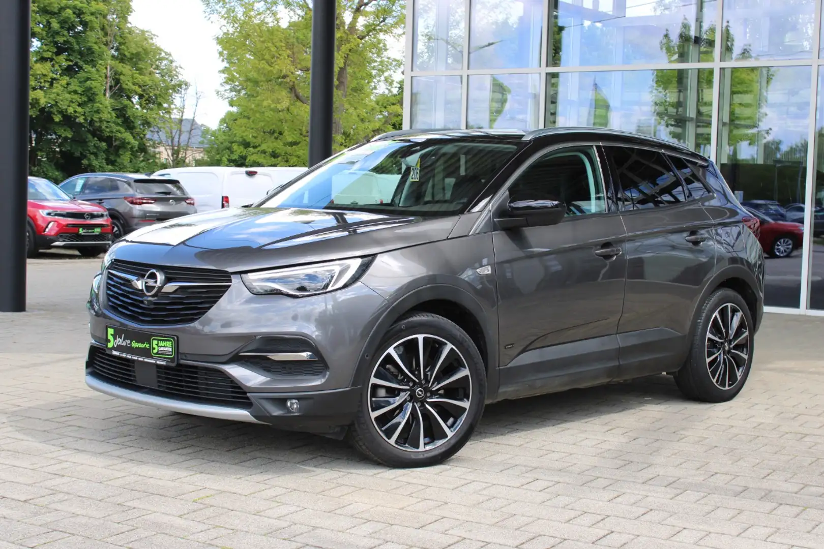 Opel Grandland X 1.6 Turbo Hybrid 4 ULTIMATE LED Серый - 2