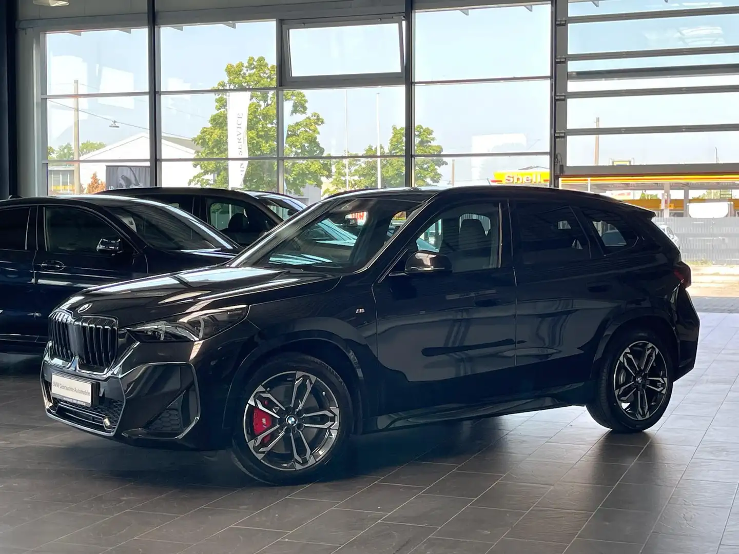 BMW X1 18i sDrive M Sport Pro A-LED/AHK/Pano/RFK/19" Schwarz - 2