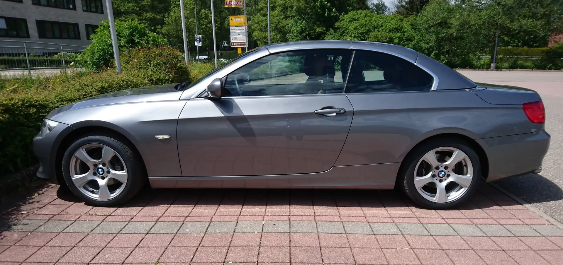 BMW 320 320i Cabrio Aut. brončana - 1