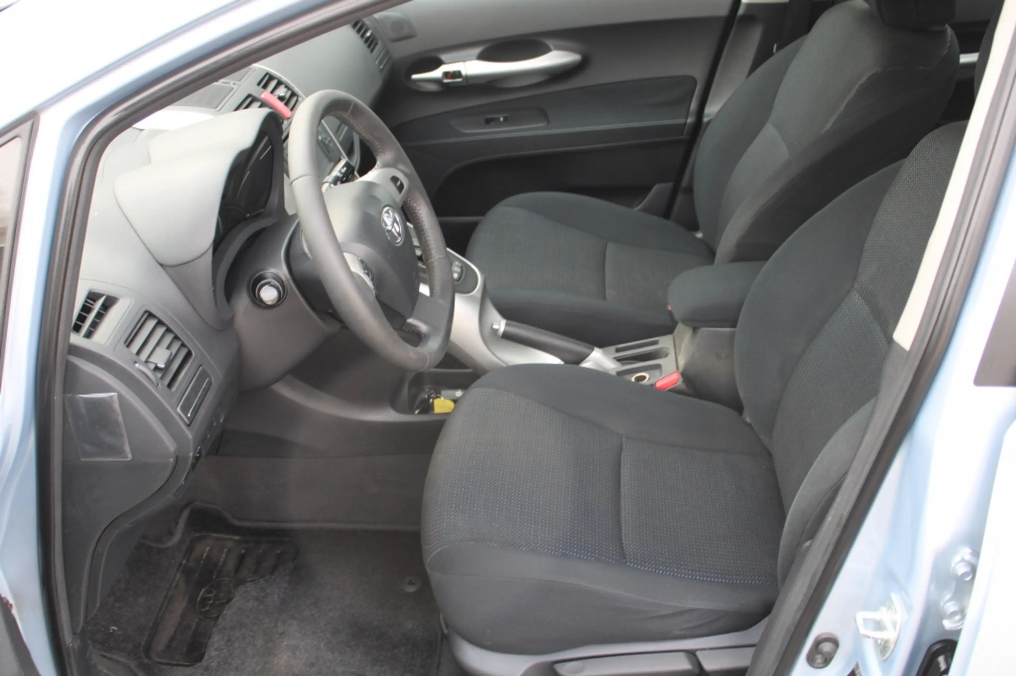 Toyota Auris 1.8 Full Hybrid Aspiration — photo 9