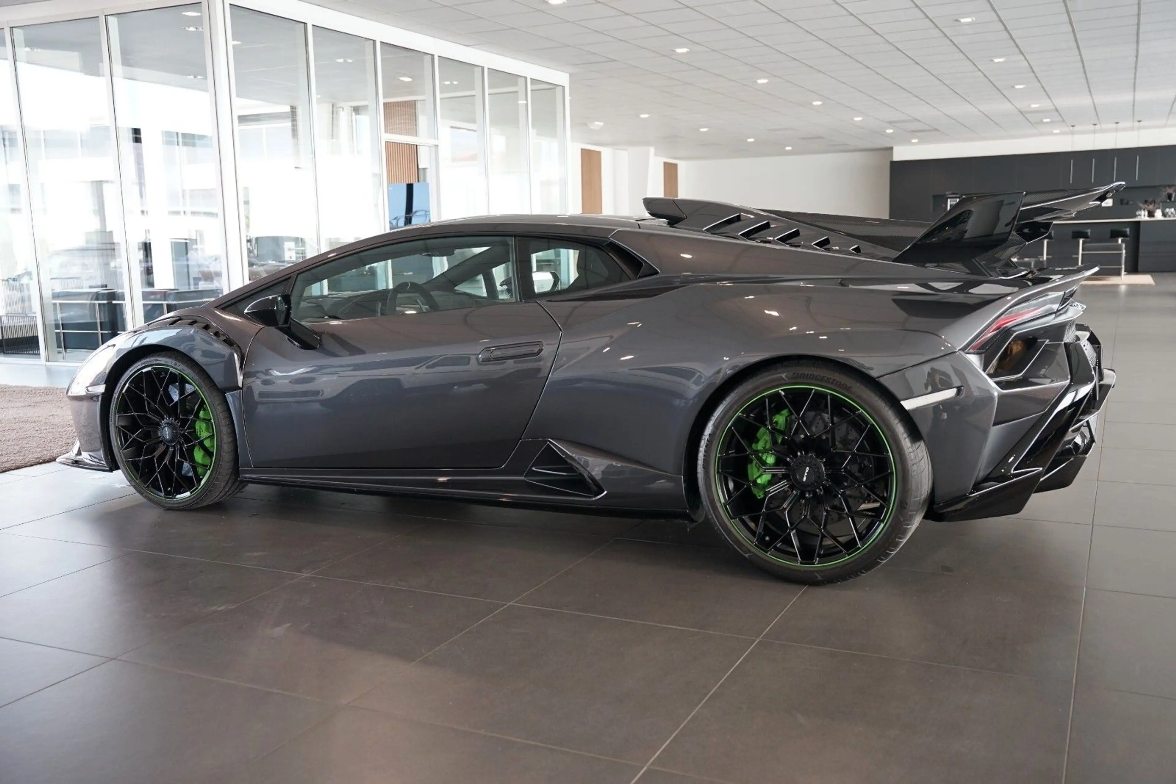 Lamborghini Huracán STO | Full Carbon | Lift | Racing Seats — photo 2
