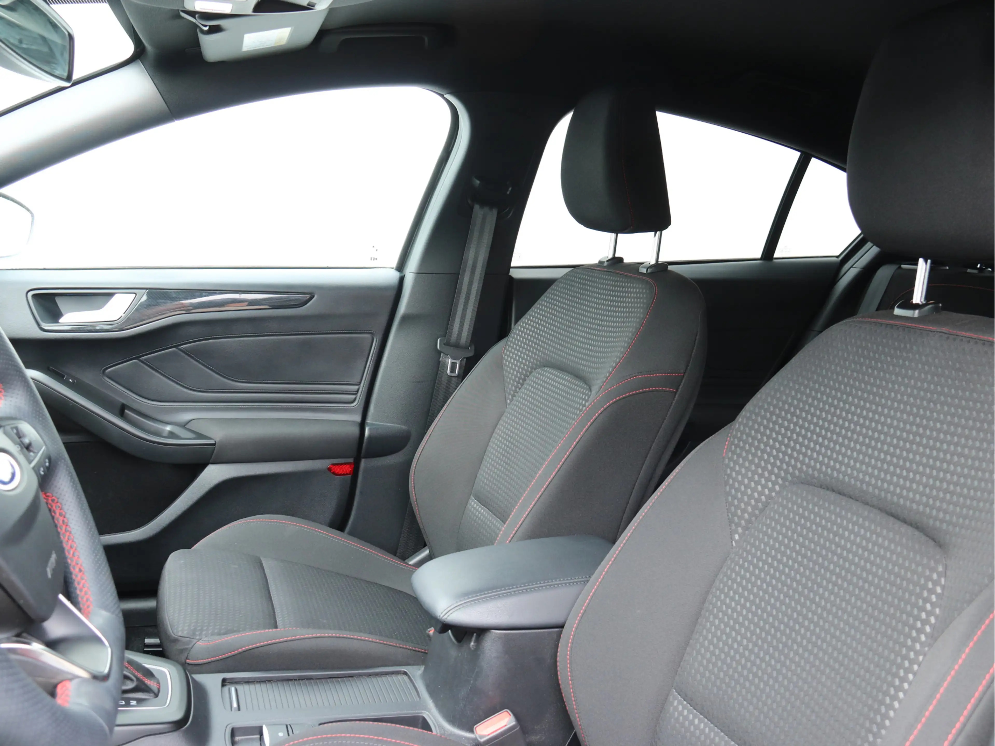 Ford Focus 1.0 EcoBoost Hybrid Titanium Style ST Line / VEEL — photo 9