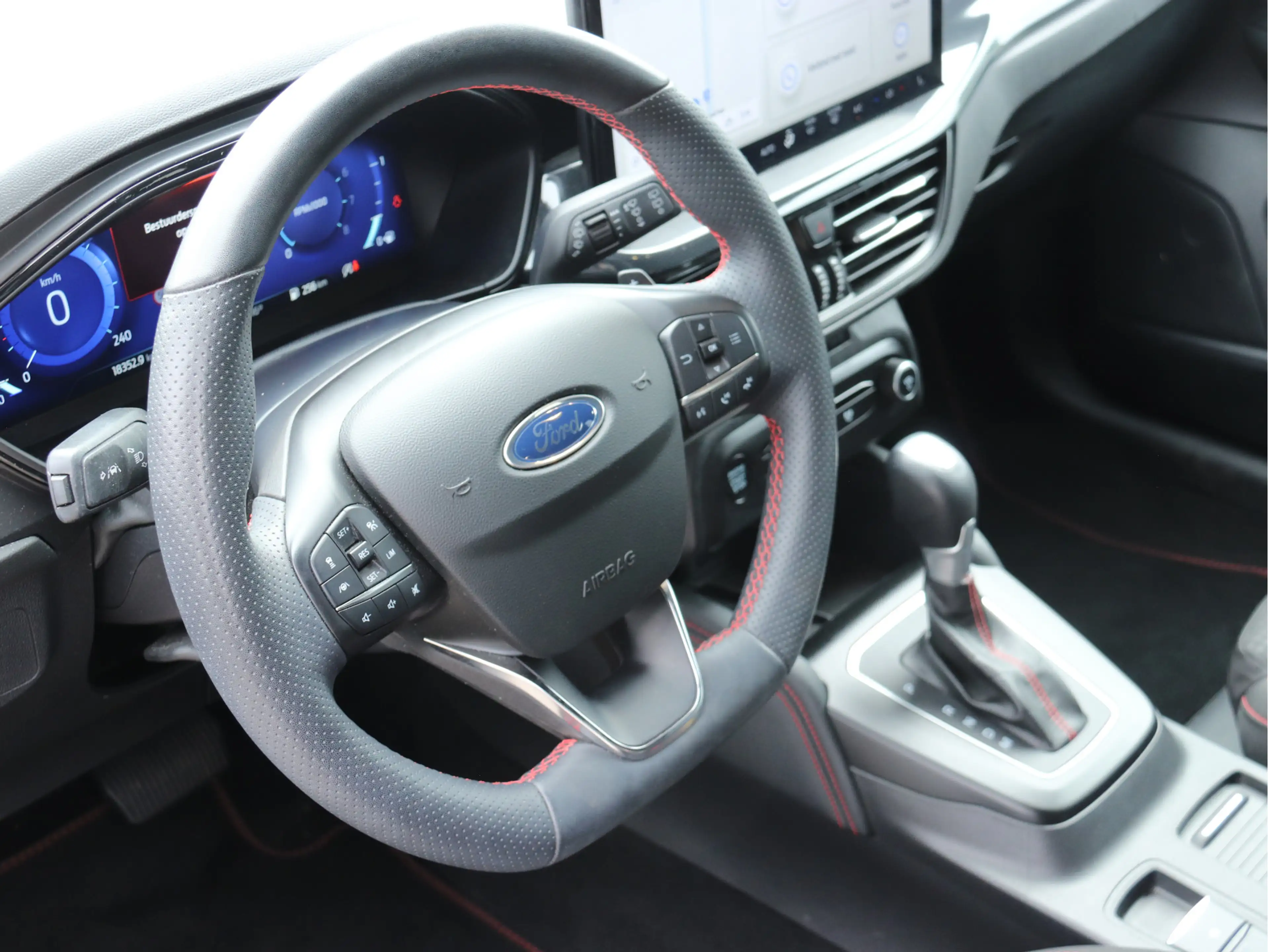 Ford Focus 1.0 EcoBoost Hybrid Titanium Style ST Line / VEEL — photo 7