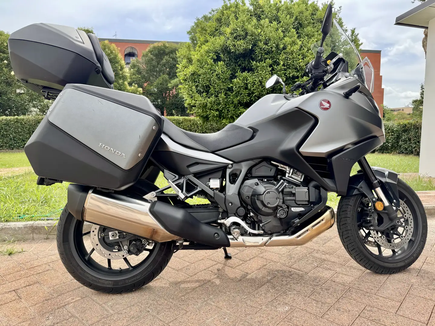 Honda NT 1100 DCT travel edition - 1