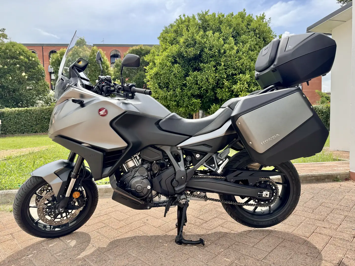 Honda NT 1100 DCT travel edition - 2