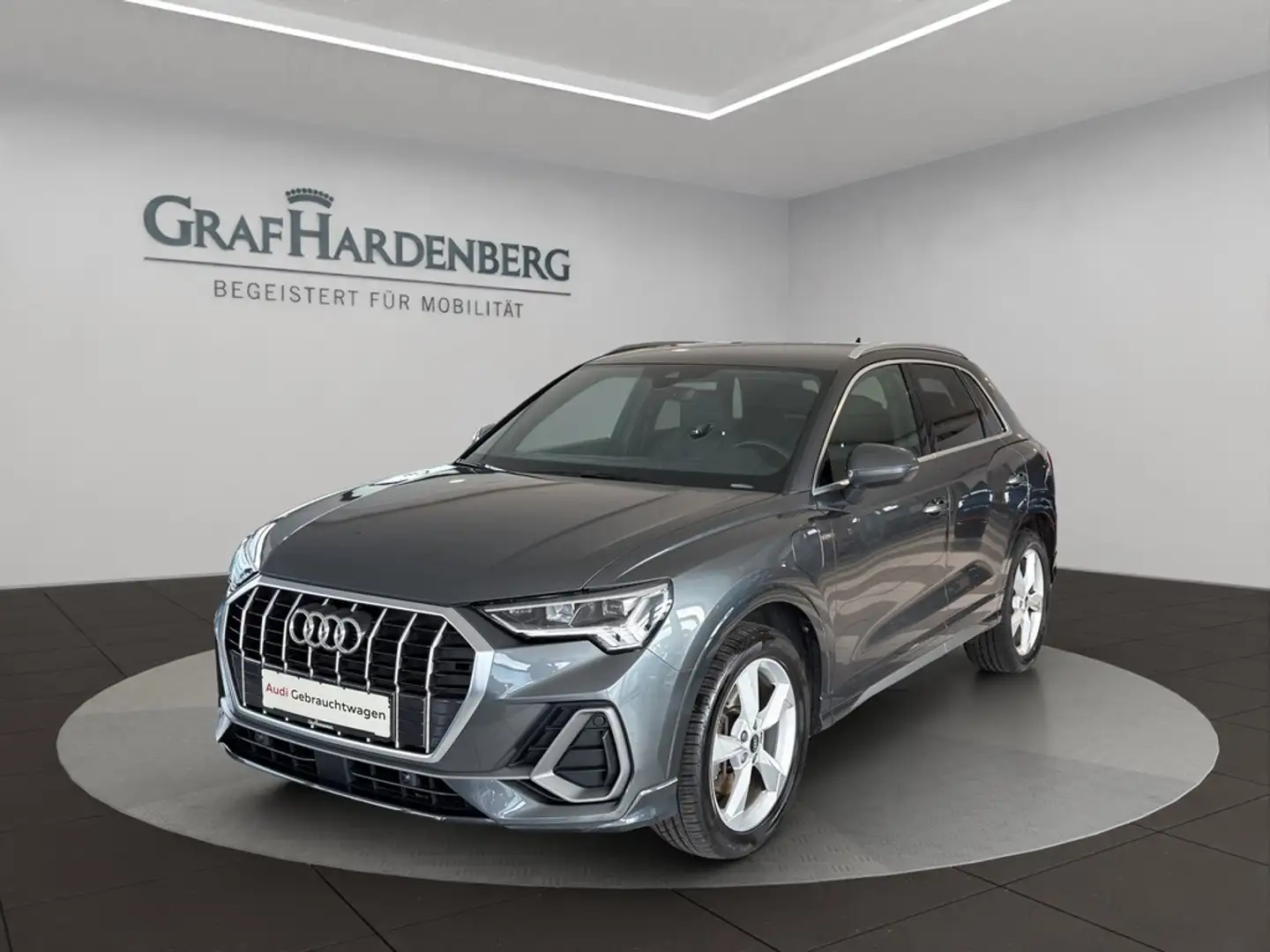 Audi Q3 45 TFSIe S tronic S line AHK MMI Navi plus Grau - 1