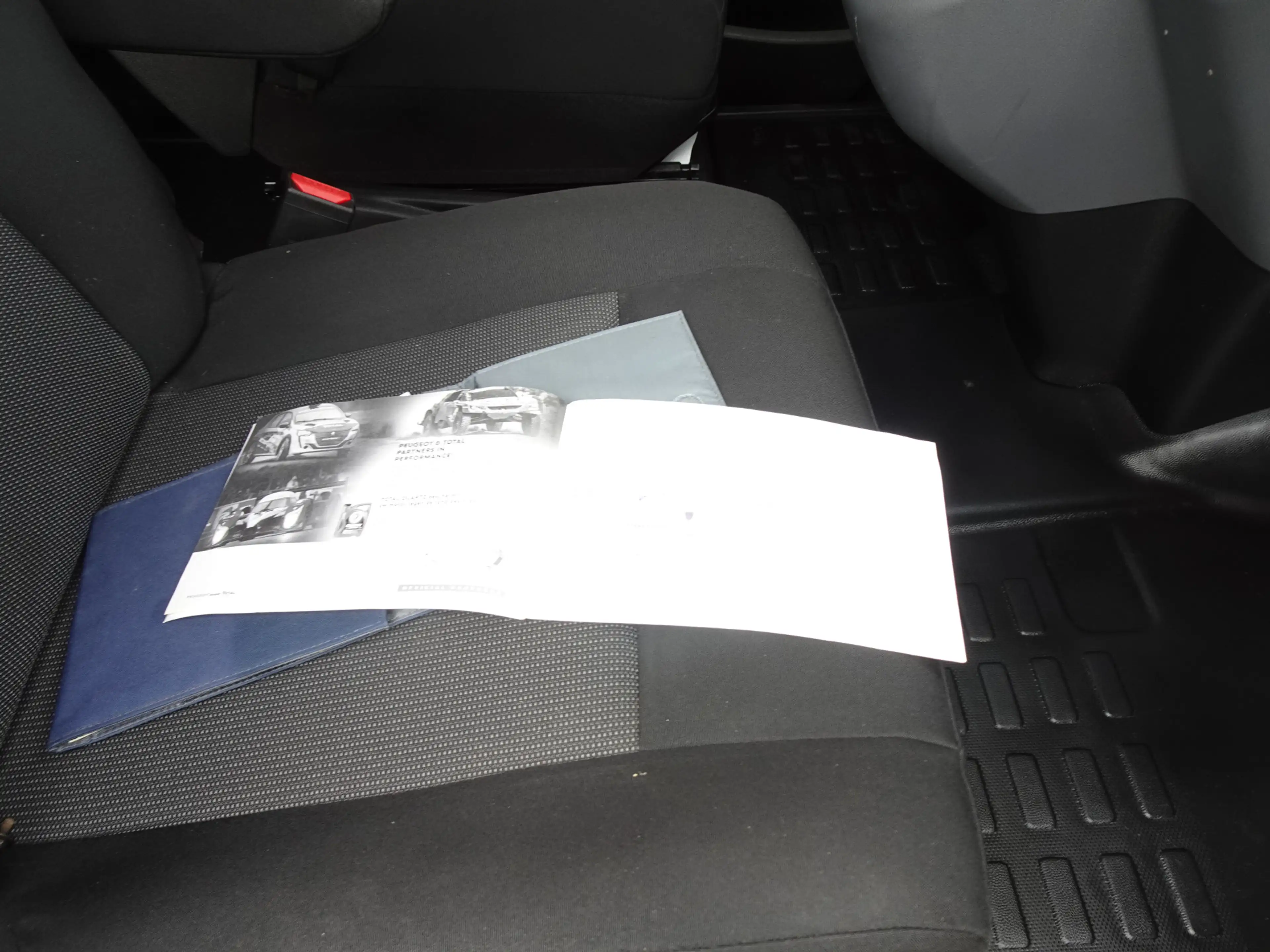 Peugeot Expert 2.0 BlueHDI 120 Long Asphalt DC — photo 12