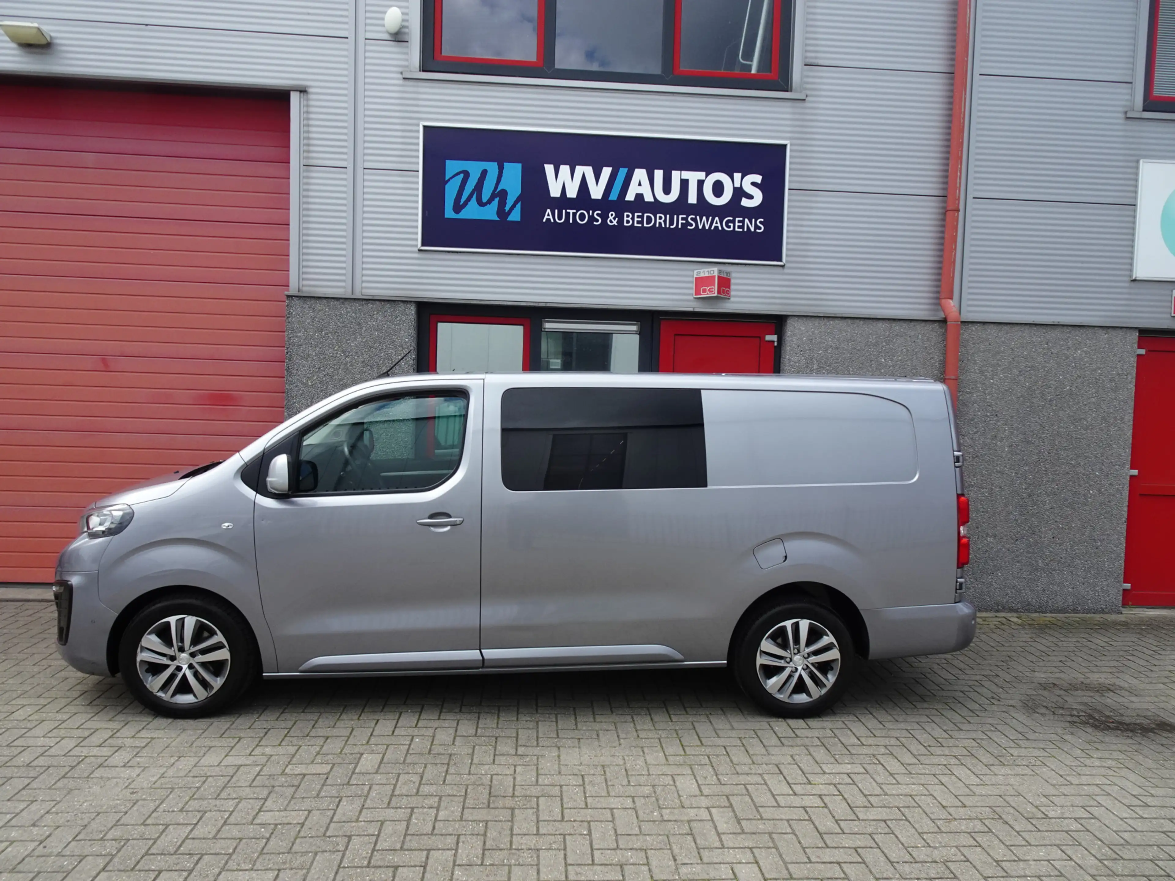 Peugeot Expert 2.0 BlueHDI 120 Long Asphalt DC — photo 5