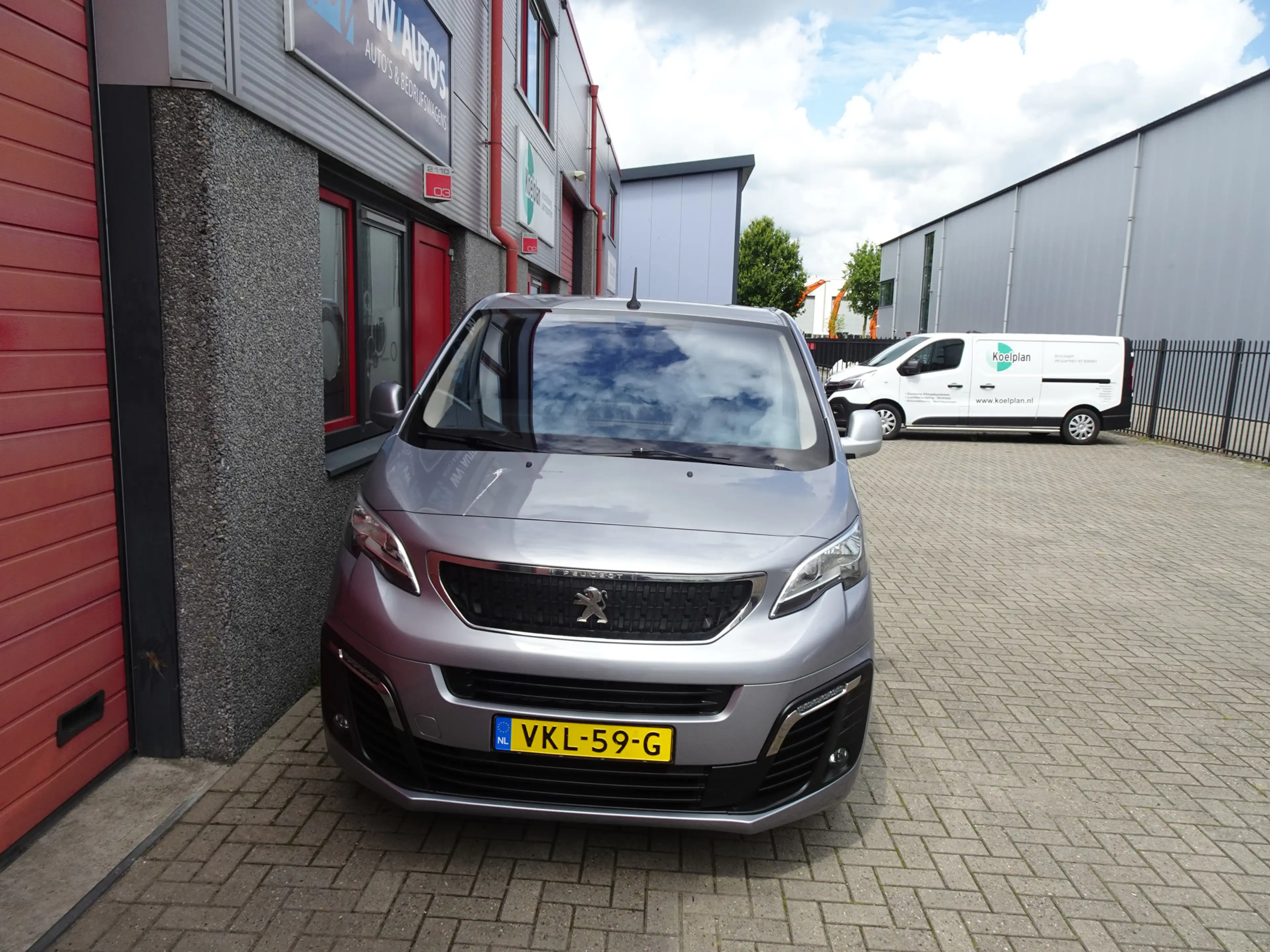 Peugeot Expert 2.0 BlueHDI 120 Long Asphalt DC — photo 13