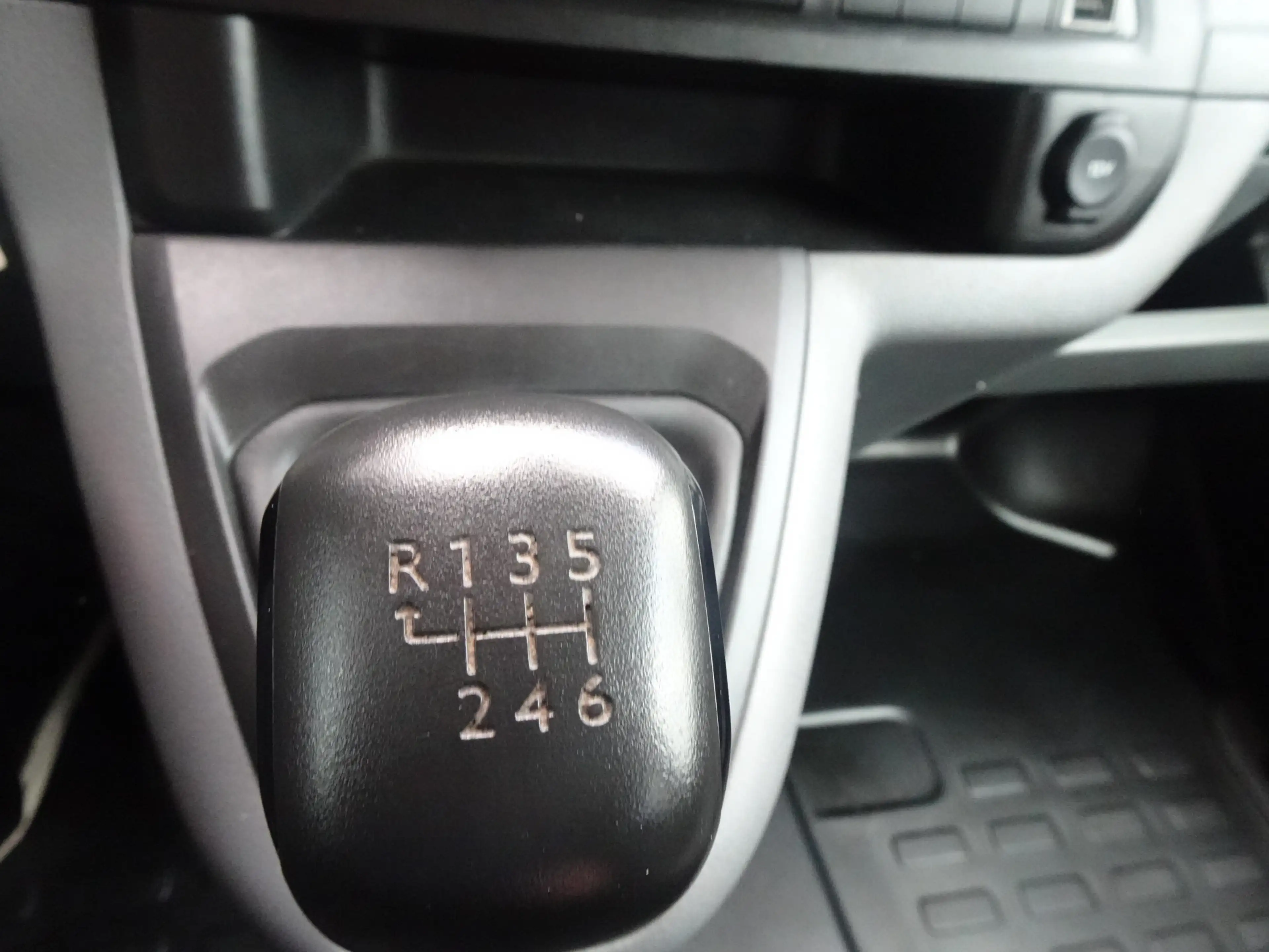 Peugeot Expert 2.0 BlueHDI 120 Long Asphalt DC — photo 15