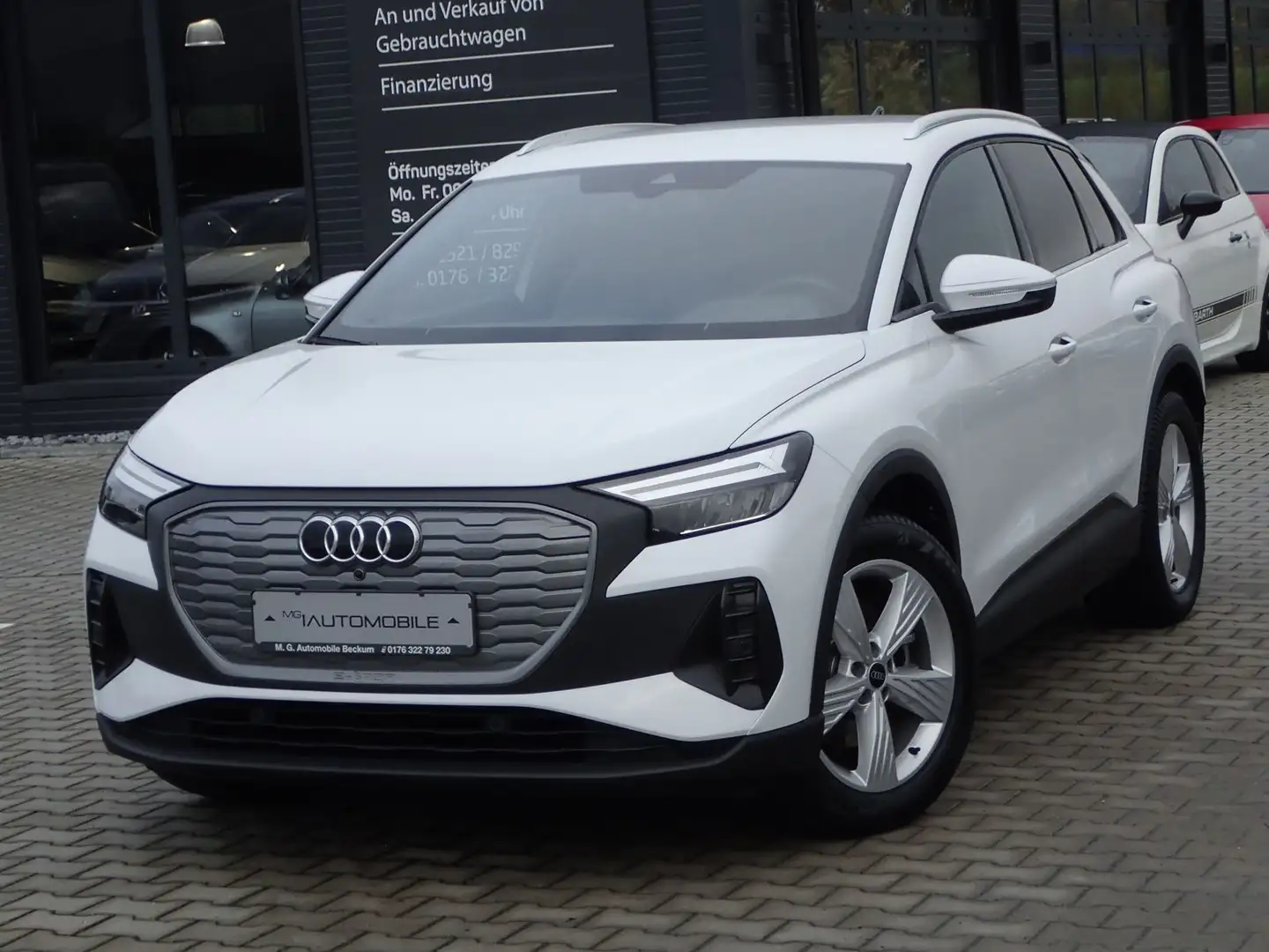 Audi Q4 35 e-tron - S LINE / AHK / KEYLESS / KAMERA Білий - 1