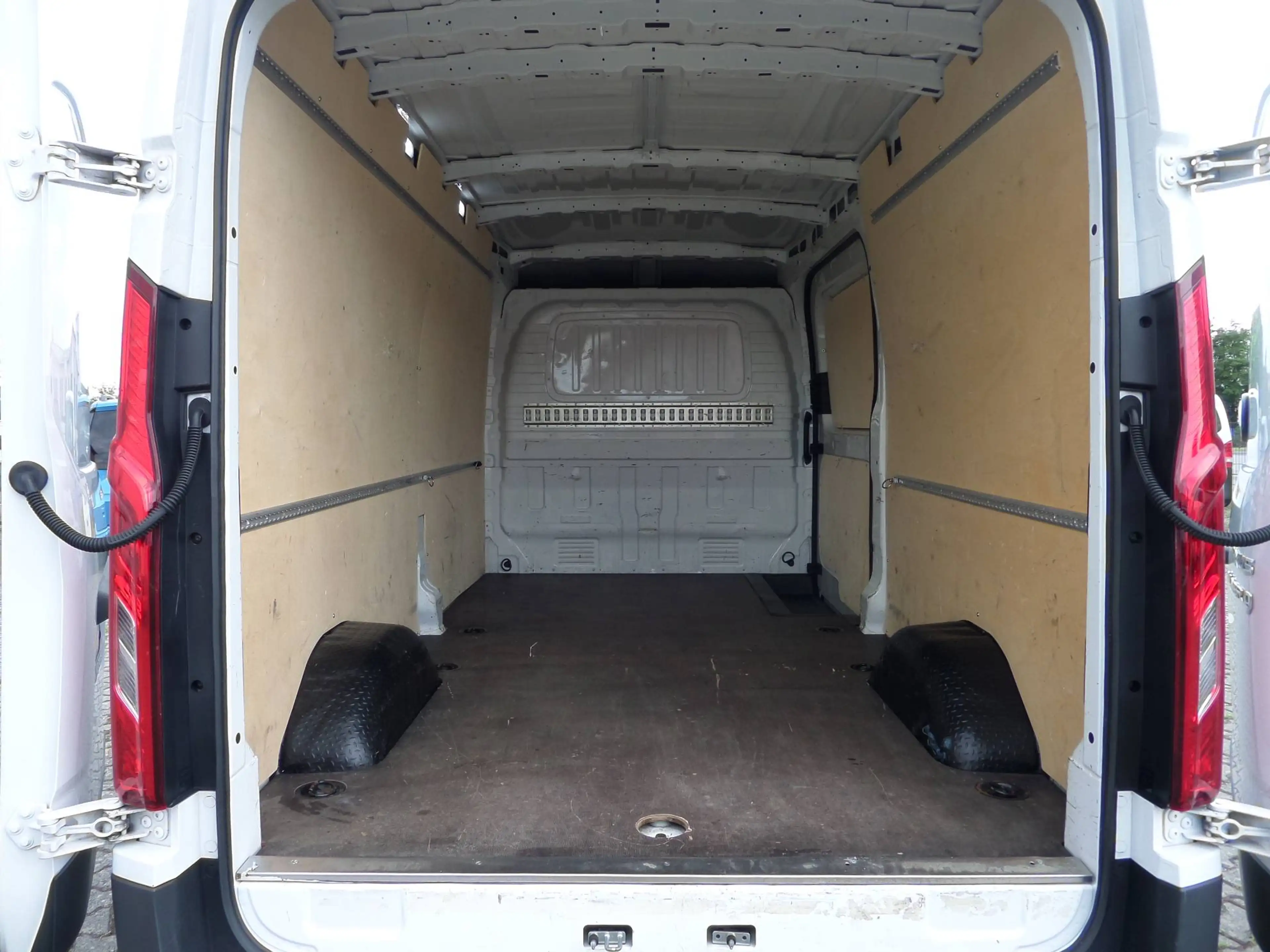 Maxus Deliver 9 2.0 Transporter Hoch&Lang Kastenwagen+Klima+Kamera+Tempomat+Navi+Xenon+Spurhalte-Assist+PDC+LKW — photo 12
