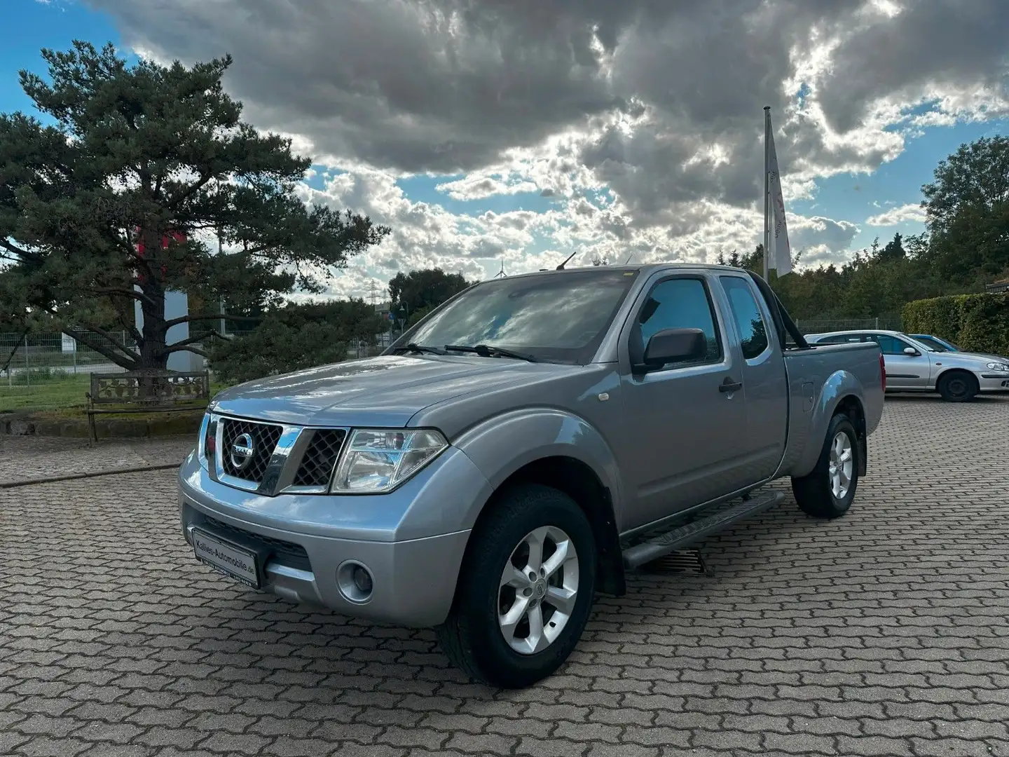 Nissan Navara Pickup King Cab LE 4X4 AHK Silber - 1