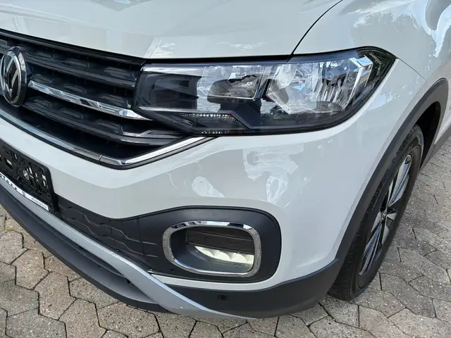 Volkswagen T-Cross view 3