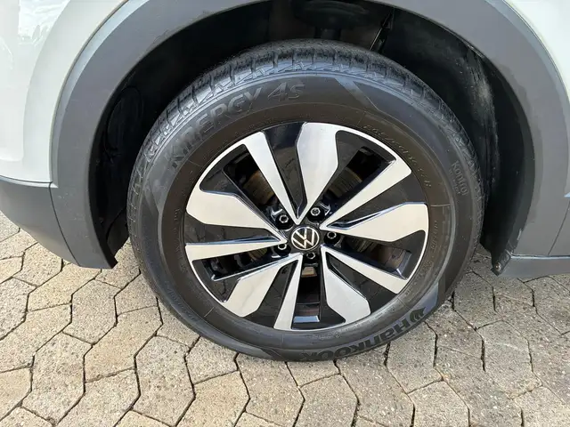 Volkswagen T-Cross view 4