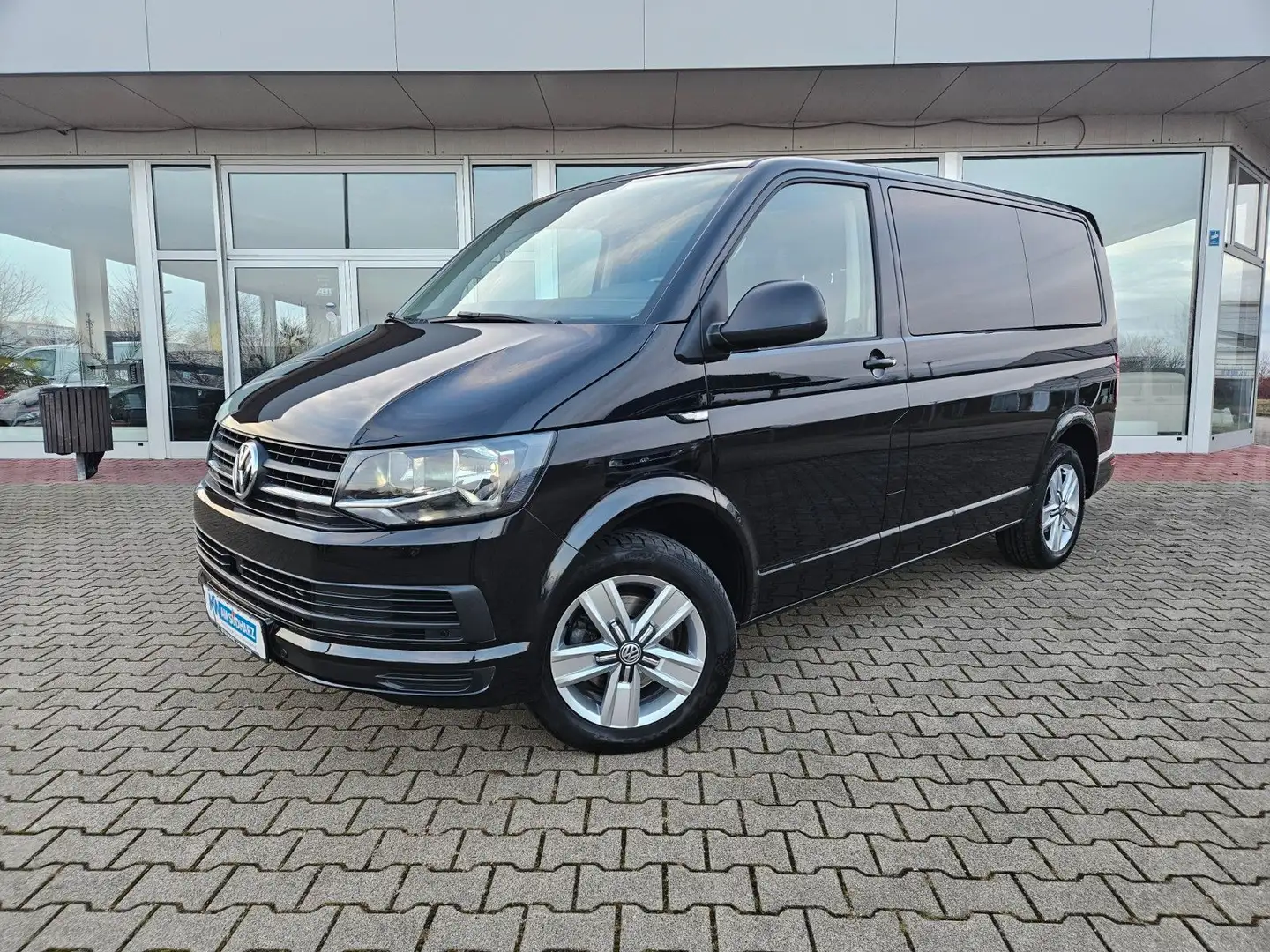 Volkswagen T6 Multivan Standheizung Navi SHZ PDC Schwarz - 1