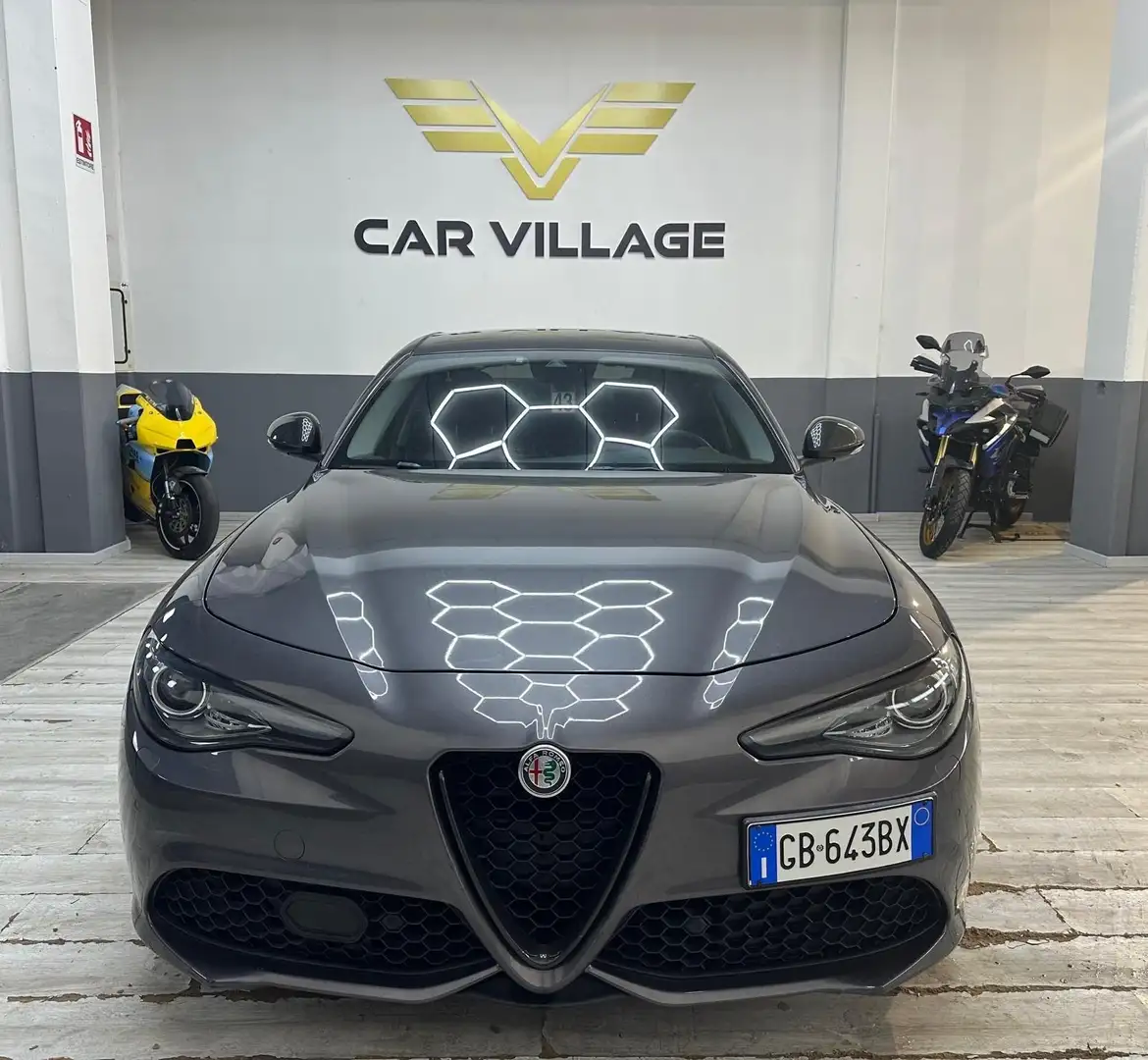 Alfa Romeo Giulia Giulia 2.2 Turbodiesel 190CV AT8 B-Tech Grau - 1
