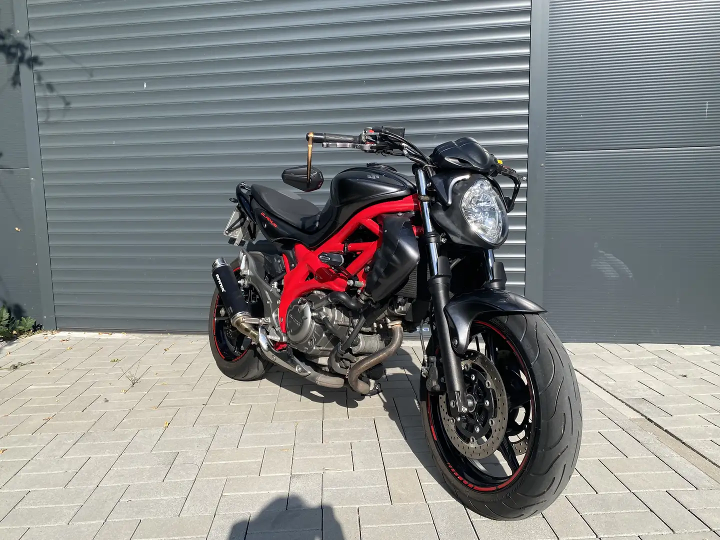 Suzuki Gladius 650 Czarny - 2