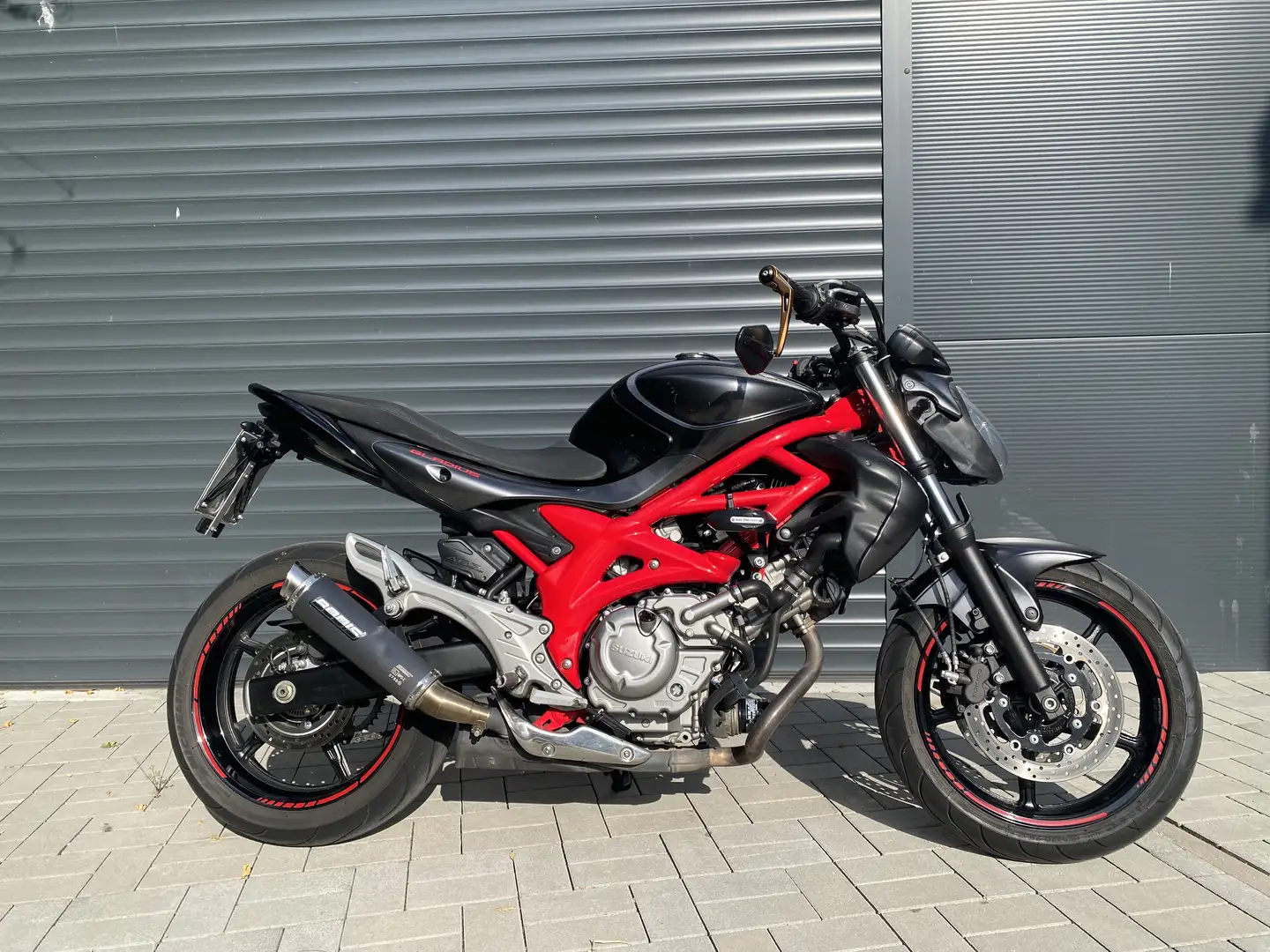 Suzuki Gladius 650 Czarny - 1